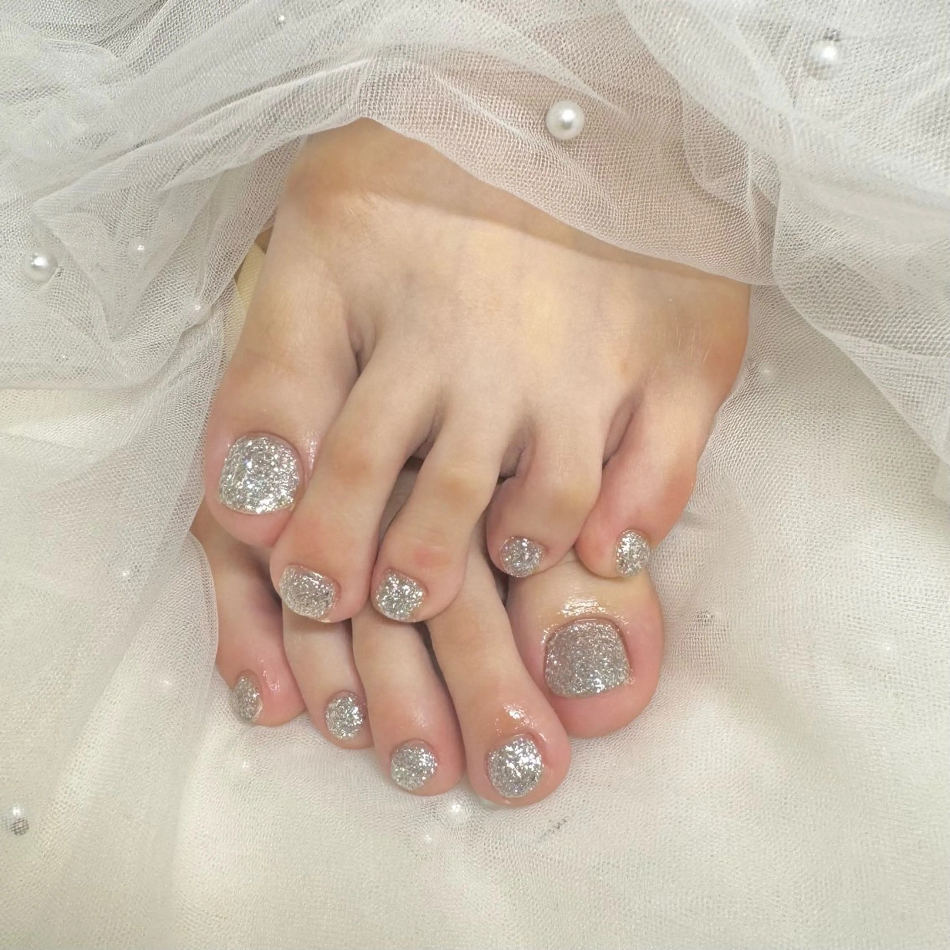 ネイル フットネイル キラキラネイル ワンカラーネイル シンプルネイル ハンドネイル AYAKA🩵難波♡ 韓国ネイルで可愛く♡のネイルデザイン