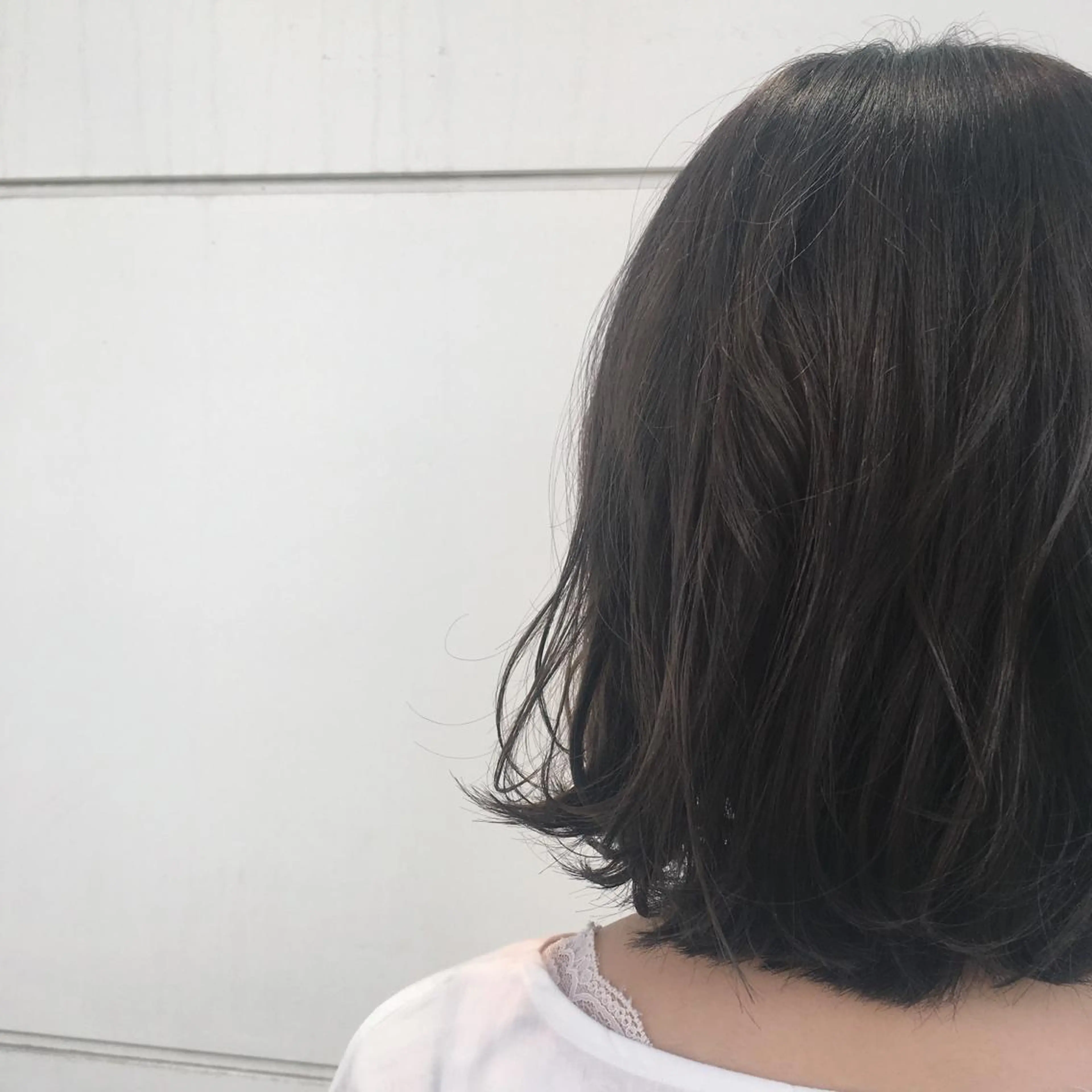 ミディアム カラー RINA🧤 デザインとボブのヘアスタイル