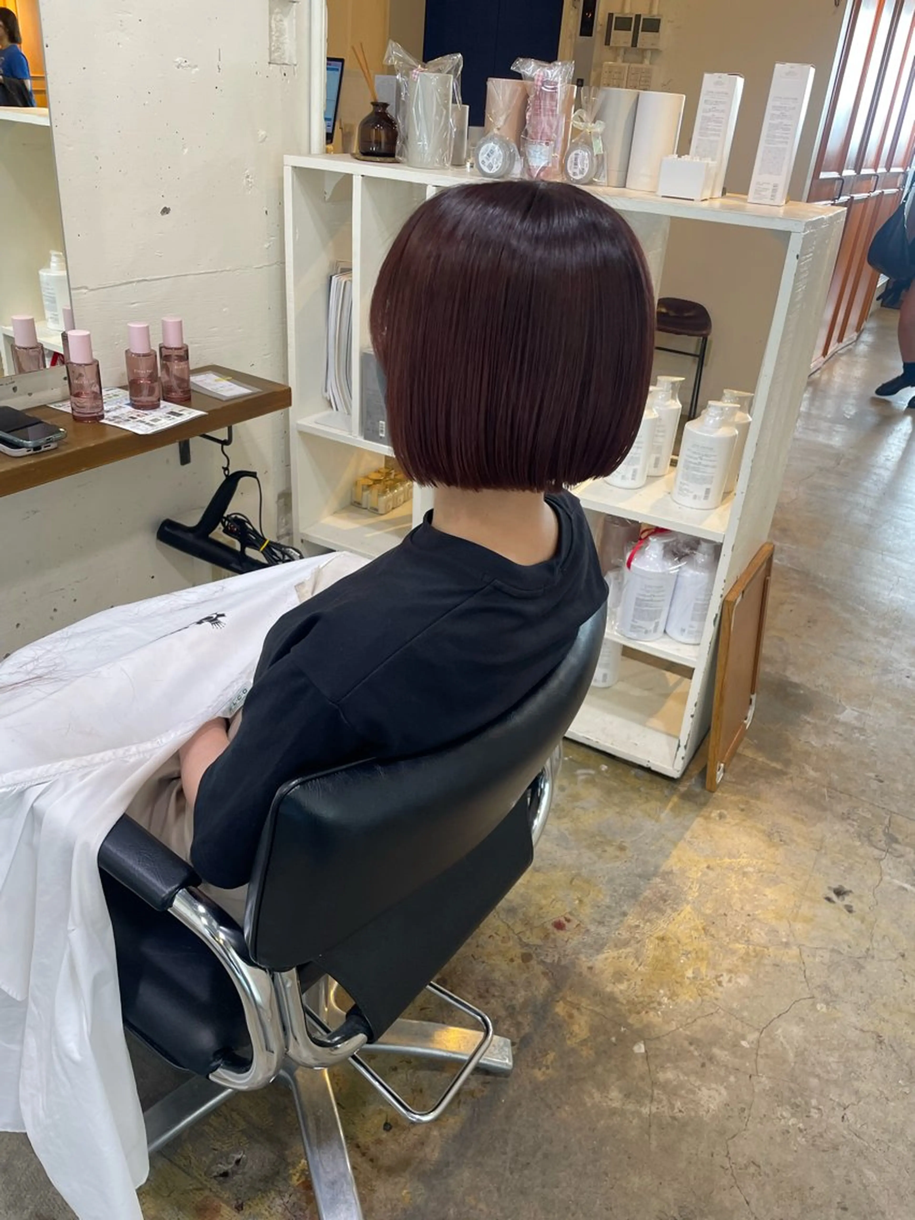 ショート カラー ボルドーカラー ブラウンカラー ボブ カット ヘアカラー トリートメント MIOベージュカラー 柔らかいカラーのヘアスタイル