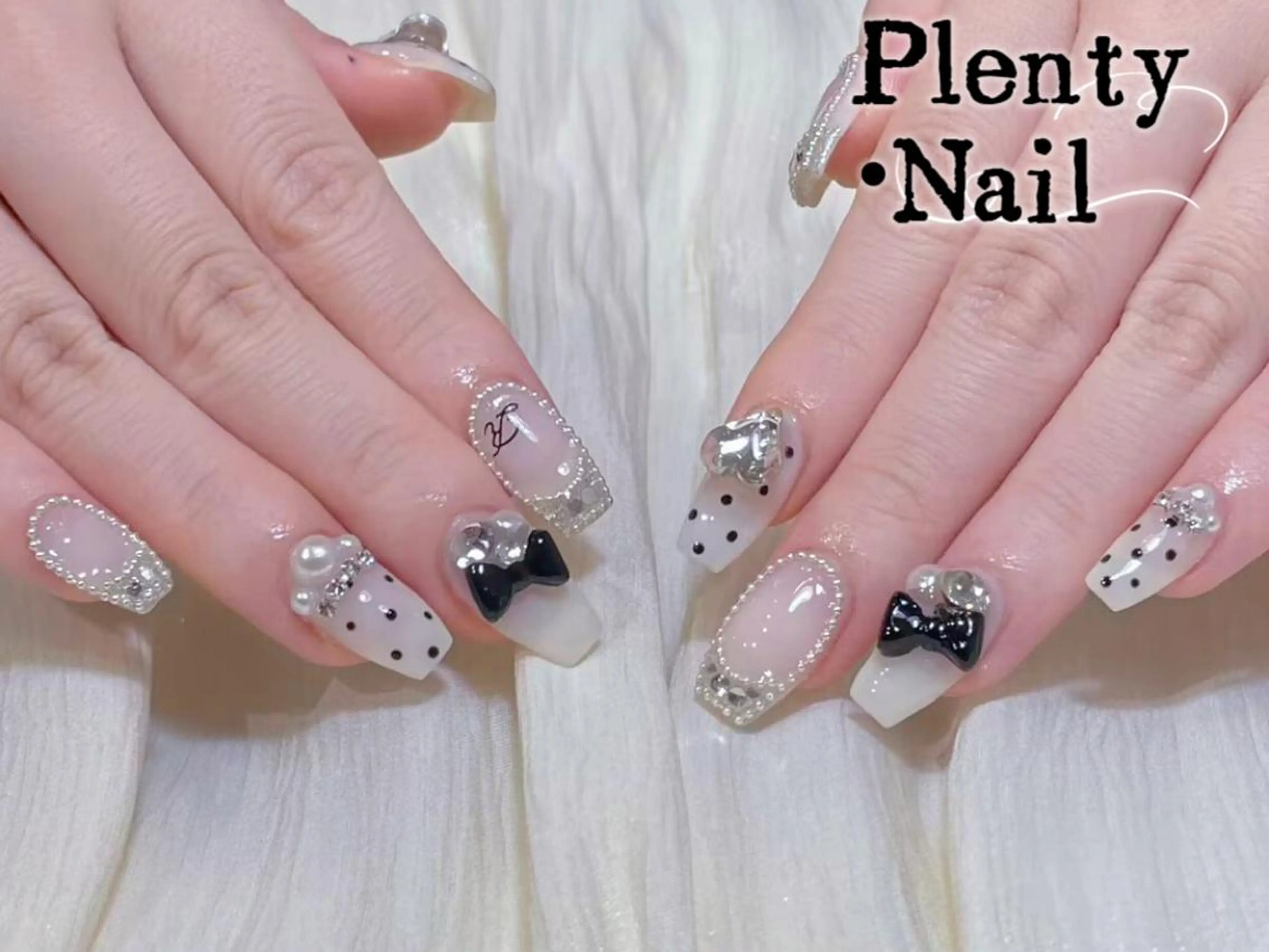 ネイル アートネイル オーロラネイル ガーリー キラキラネイル マグネットネイル ハンドネイル ハンドケア Plenty AYU💜のネイルデザイン