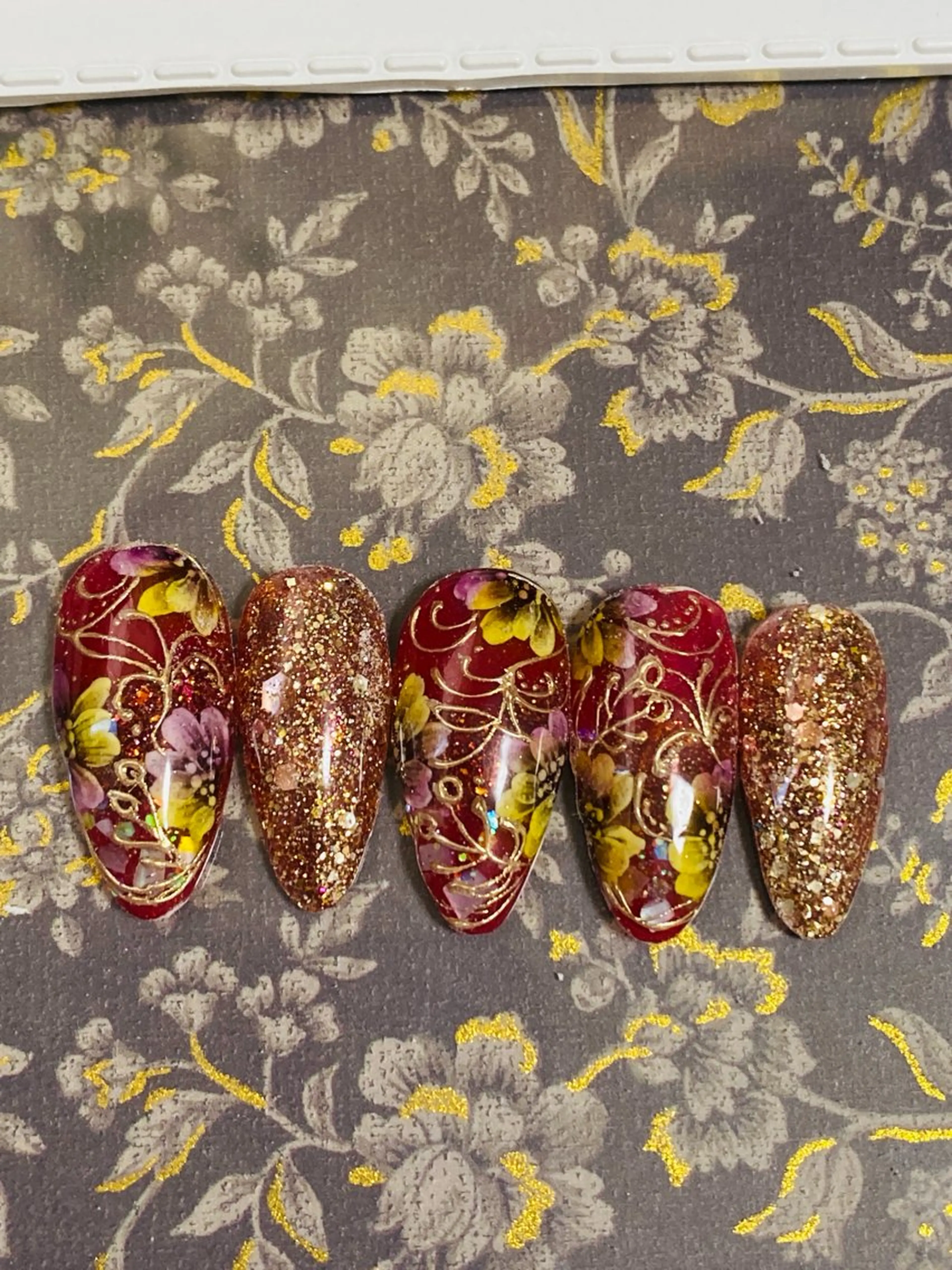 ネイル アートネイル フラワーネイル ラメ(グリッター) ミラーネイル 自宅ネイルサロン ♦️nuance♦️のネイルデザイン