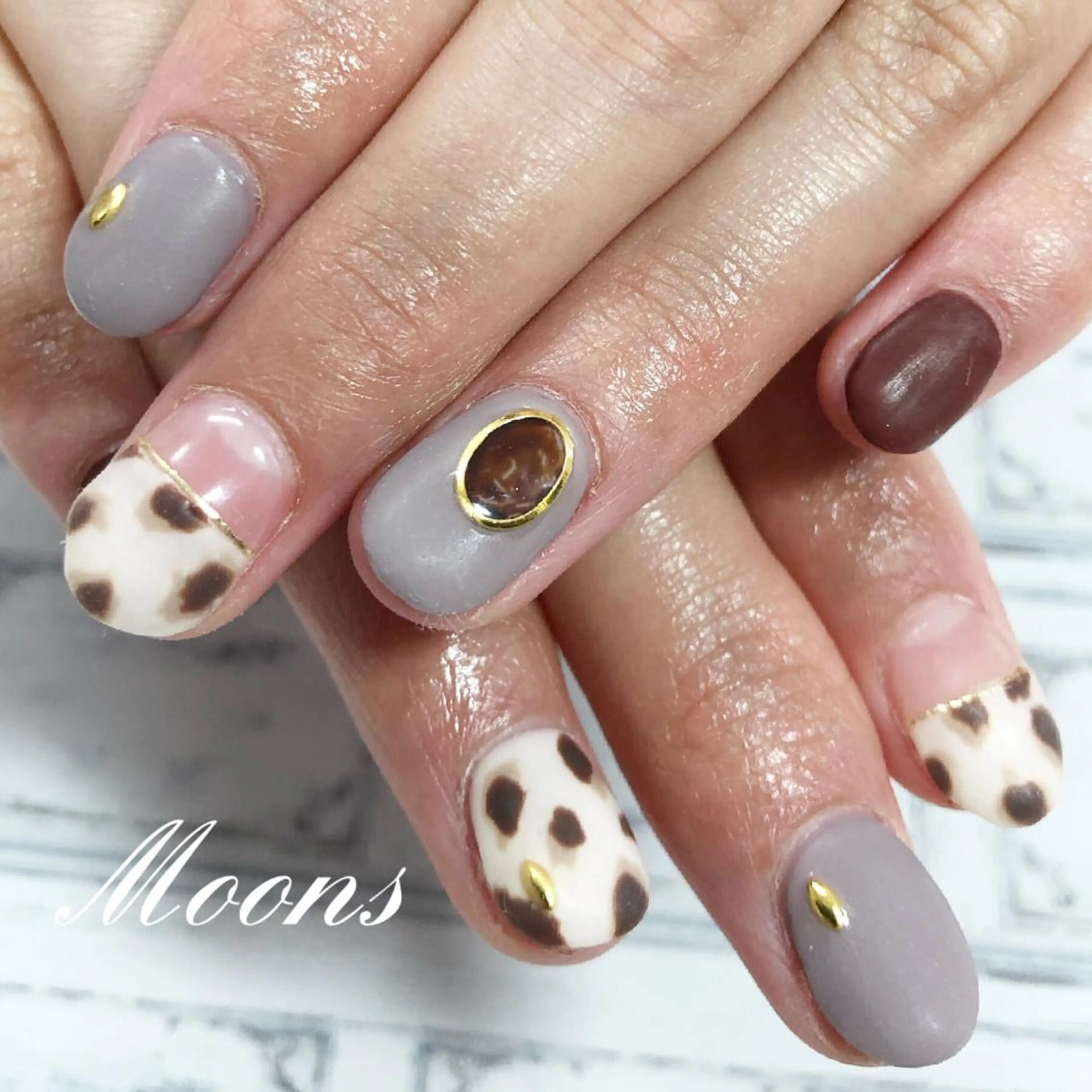ネイル マットネイル ストーンネイル 美肌・美爪育成サロン ムーンズのネイルデザイン