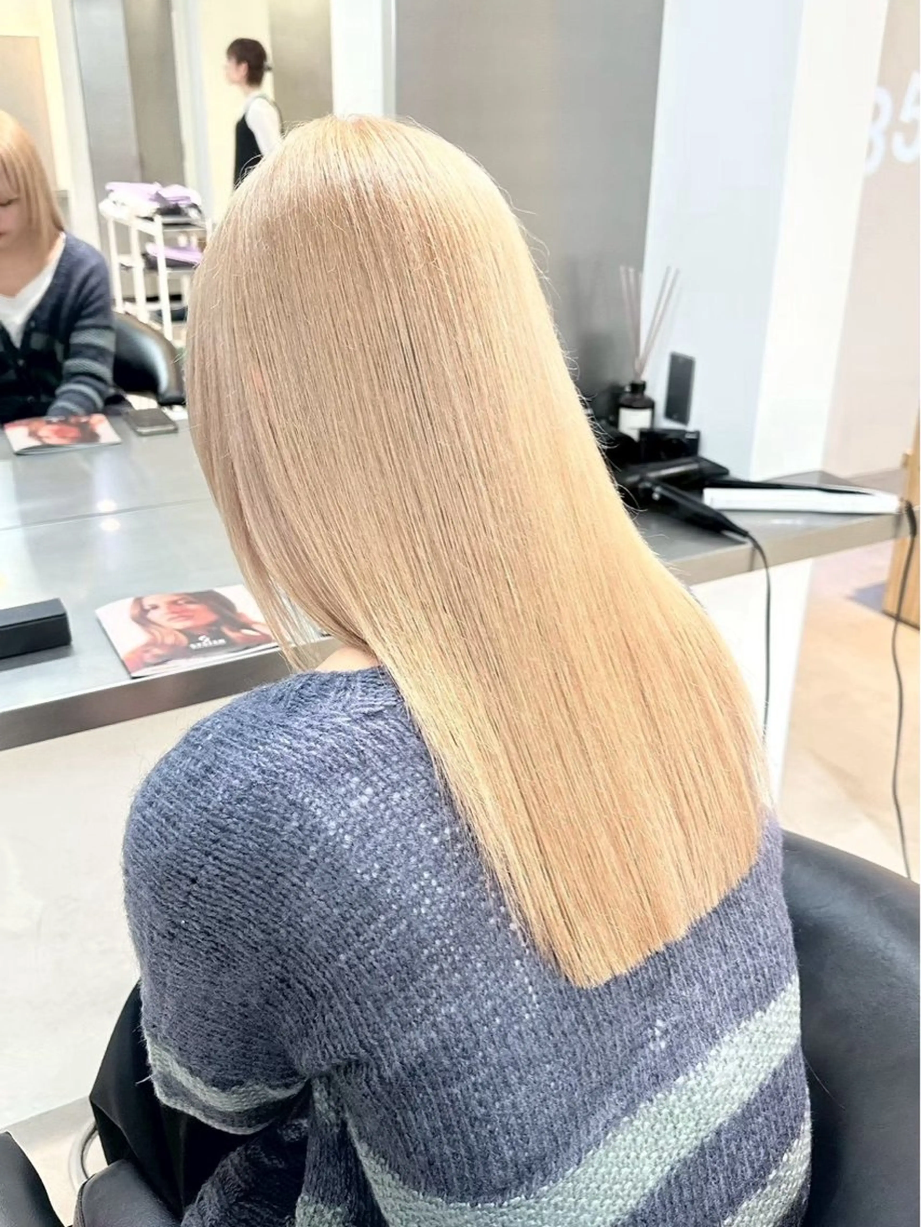 ミディアム カラー ブロンド ホワイトブロンド ヘアカラー うる艶カラー 🪐💫serenaのヘアスタイル