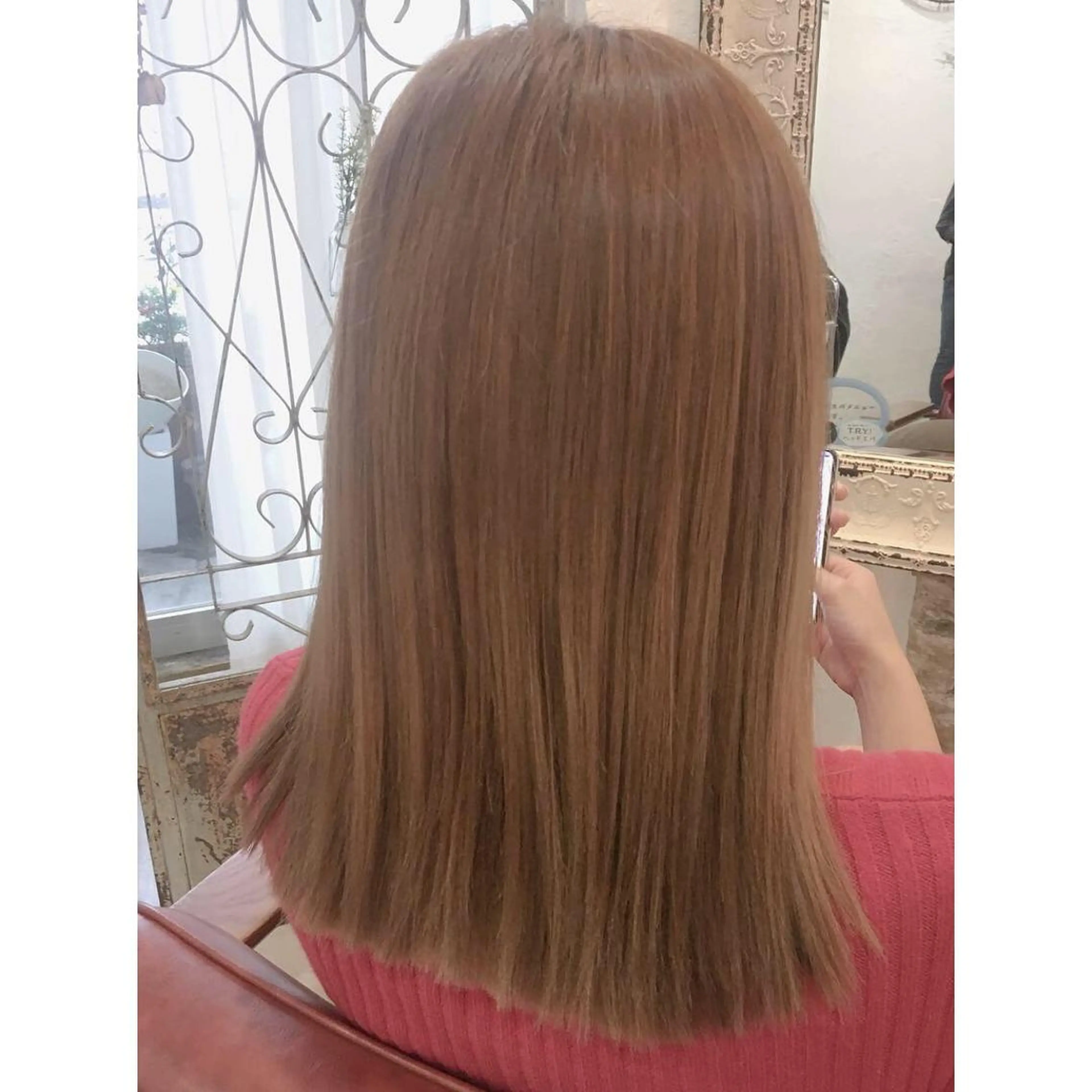 セミロング カラー ブリーチ ハイトーンカラー fio マナミのヘアスタイル