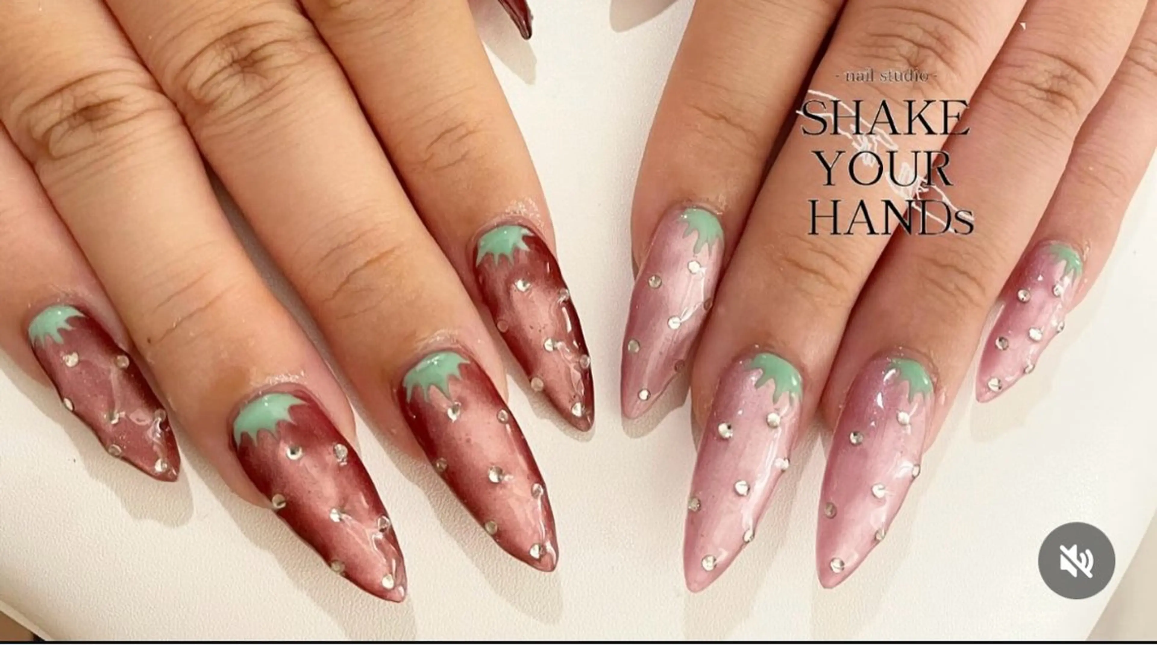 ネイル ネイルスタジオ シェイクユアハンズのネイルデザイン