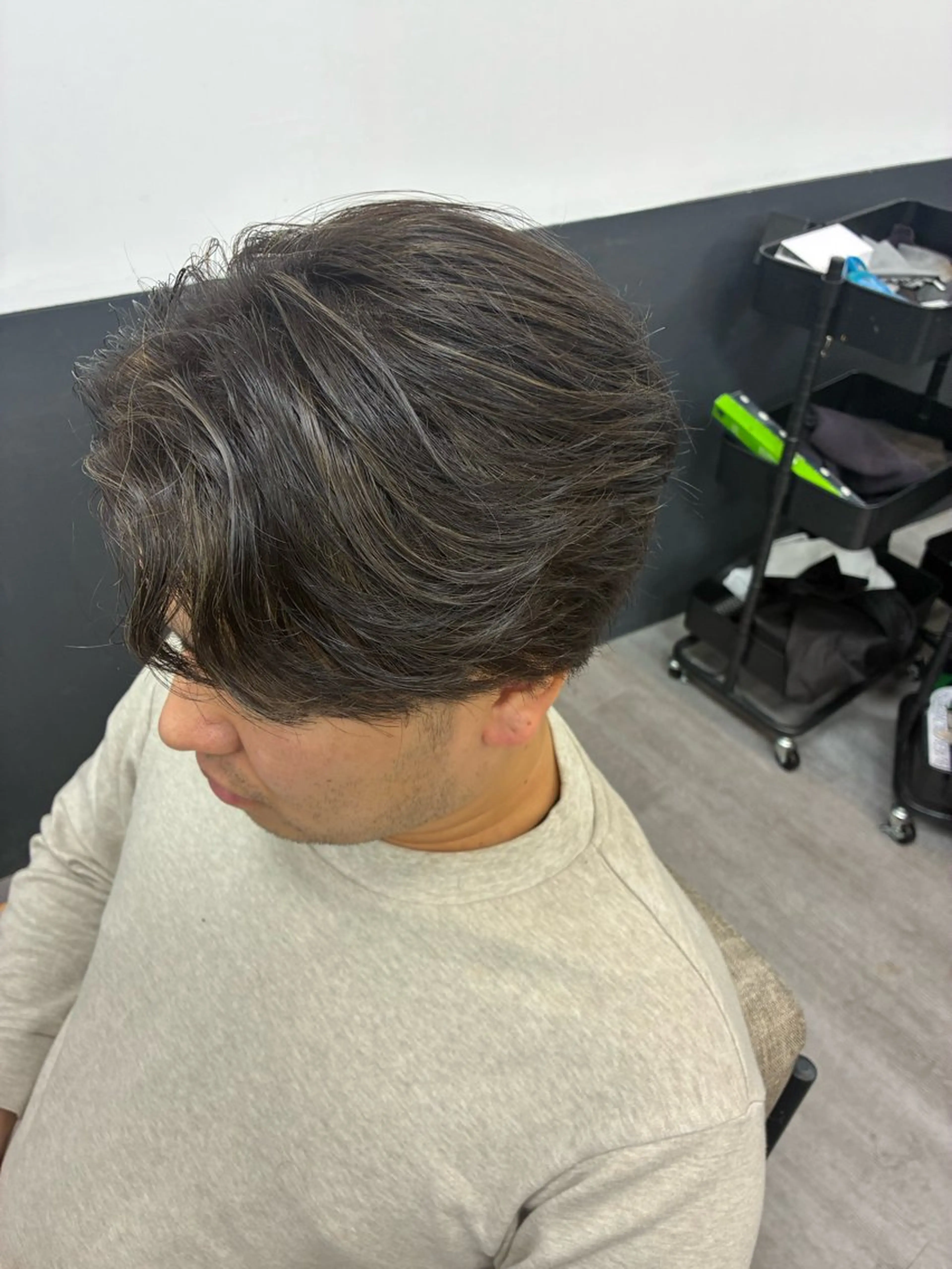 カラー メンズ メンズハイライト ハイライトカラー メンズパーマ縮毛矯正 リピート率86パーのヘアスタイル