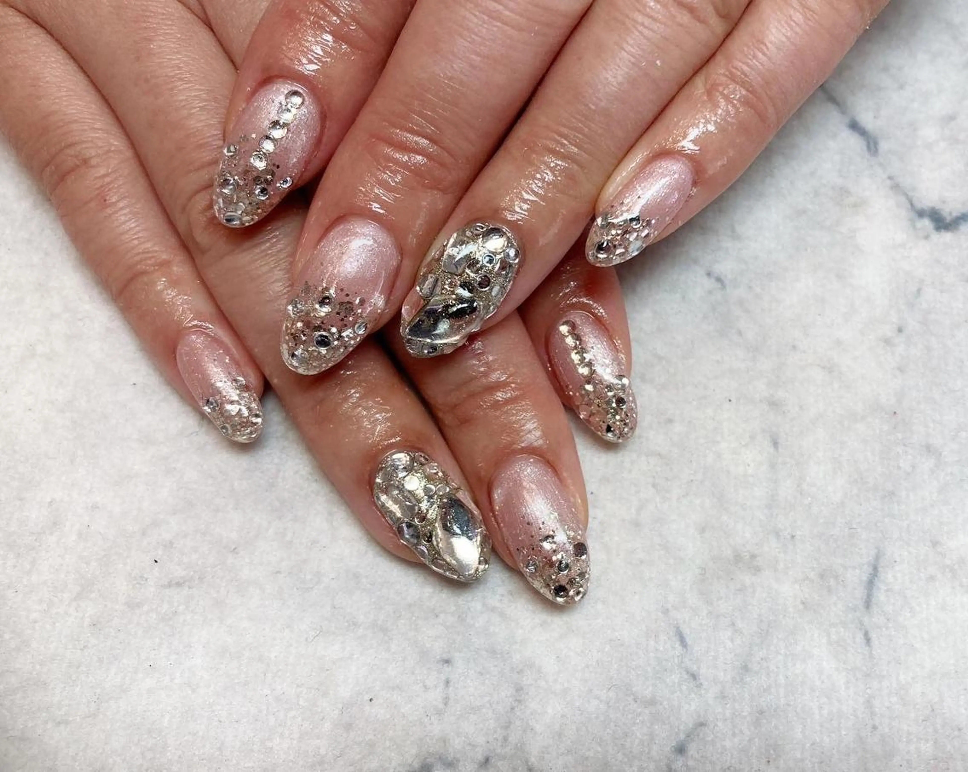 ネイル ネイルリボン 受付スタッフのネイルデザイン