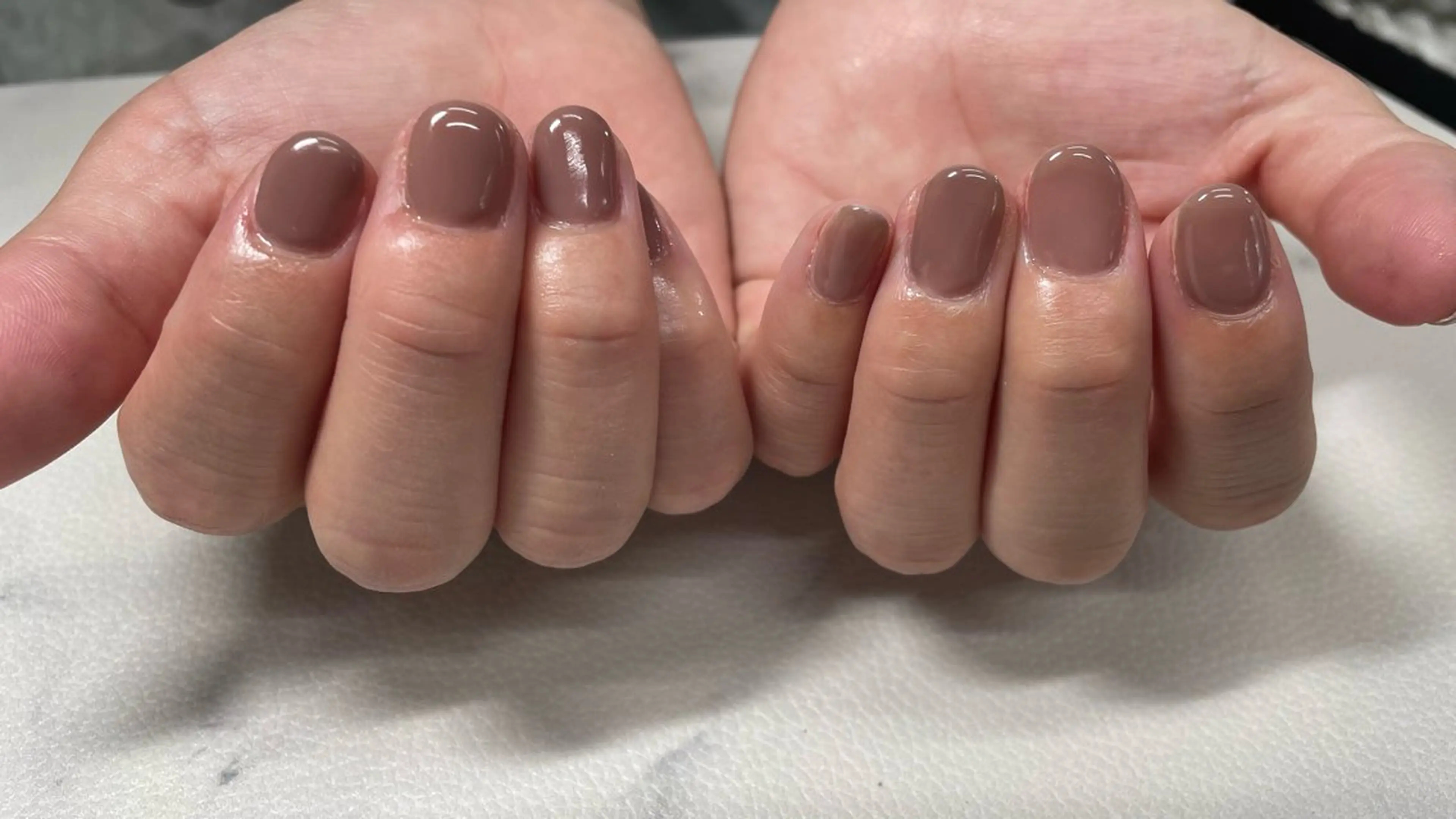 ネイル ブラウン ハンドネイル Marina Verestのネイルデザイン