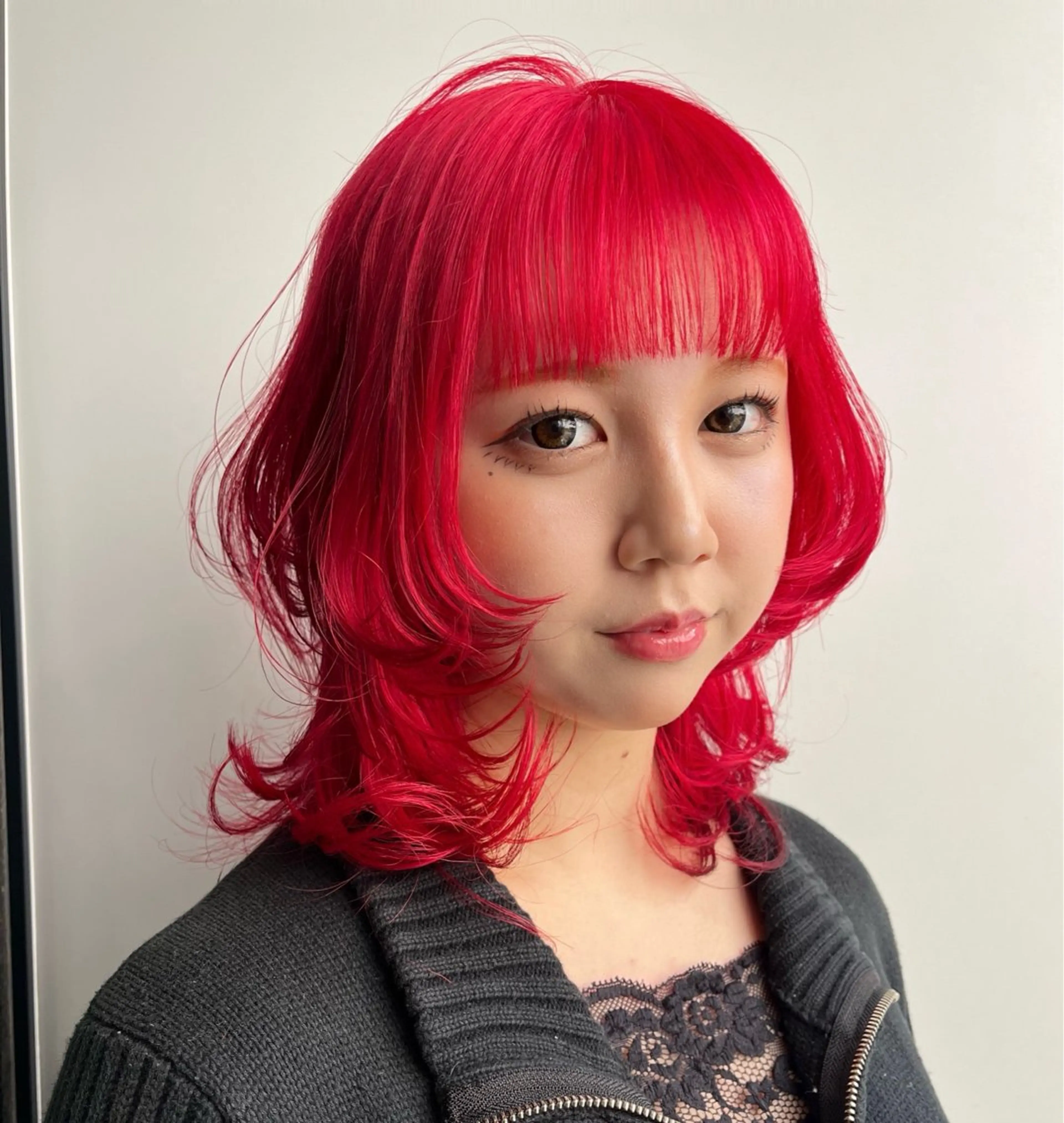 ミディアム カラー レッドカラー ヘアカラー レイヤー/艶カラー/ KIHO🥥︎のヘアスタイル