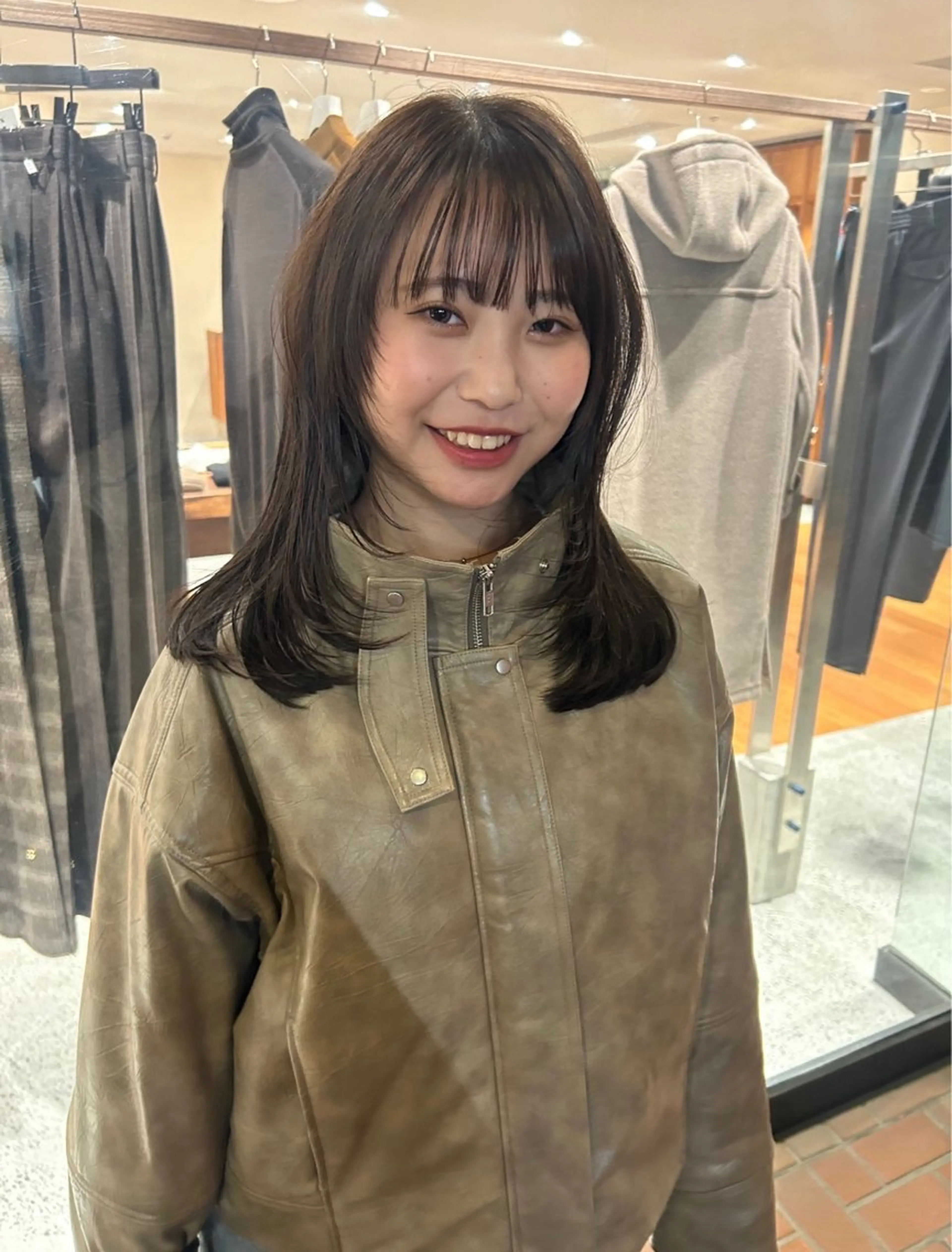 🆘急募🆘20日(金)朝9:00​〜​限定💫 レイヤーカット+トリートメント🍀の写真