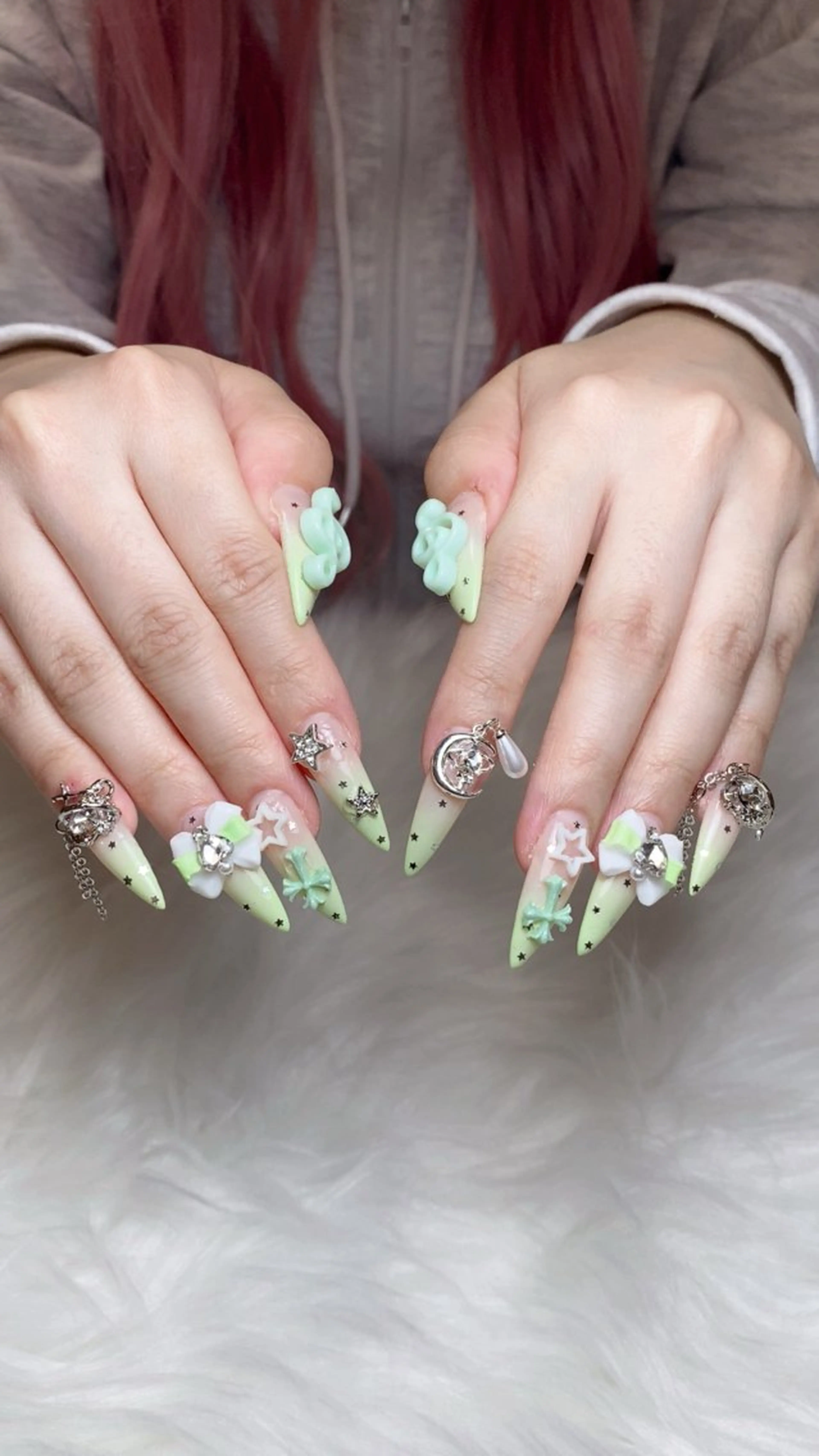 ネイル オーロラネイル ブラウン フラッシュネイル フラワーネイル ホログラムネイル ハンドネイル Rei _Nail 新宿のネイルデザイン