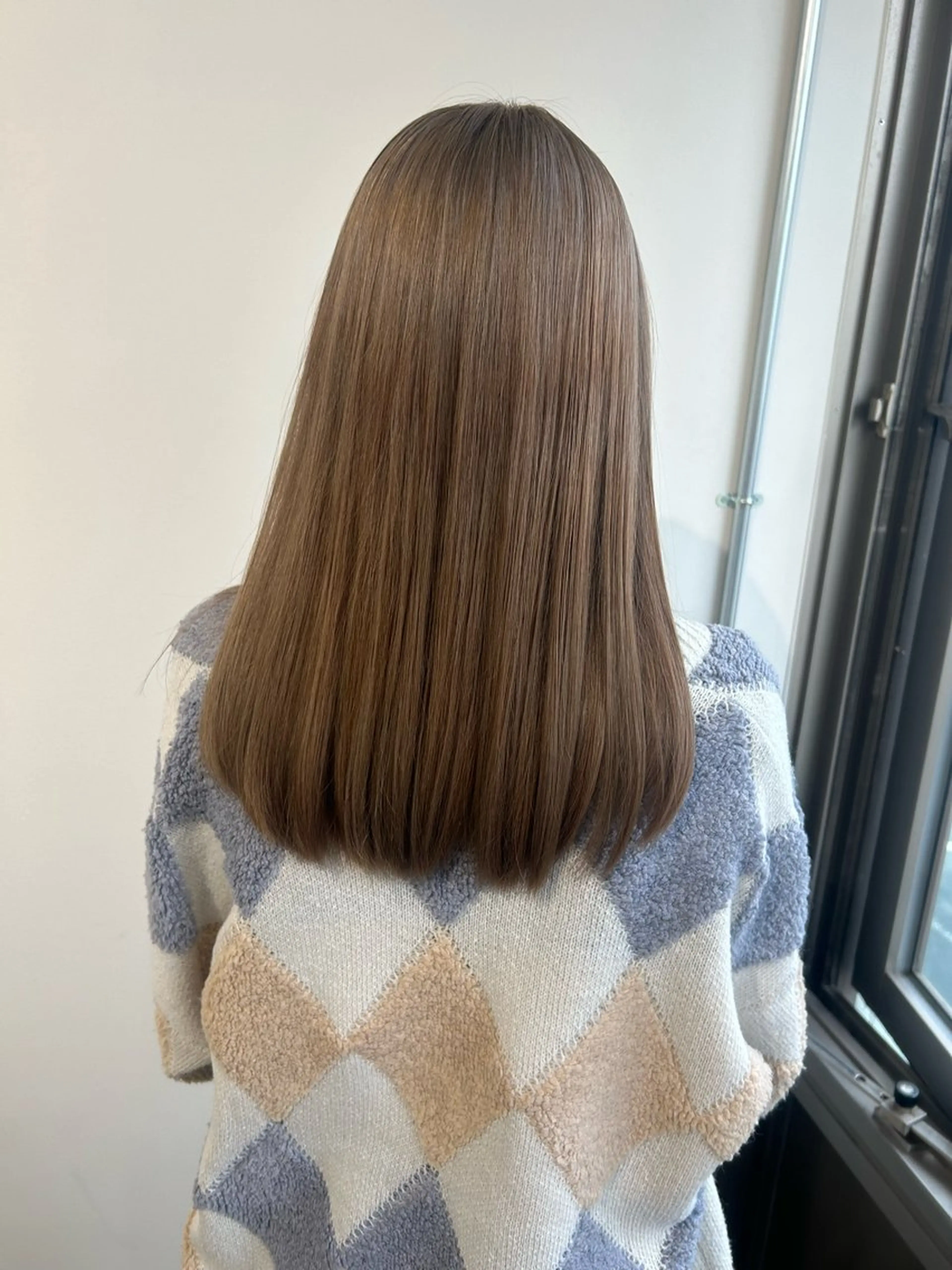 セミロング カラー ベージュ/ダブルカラ ー/新潟駅/青柳萌果のヘアスタイル
