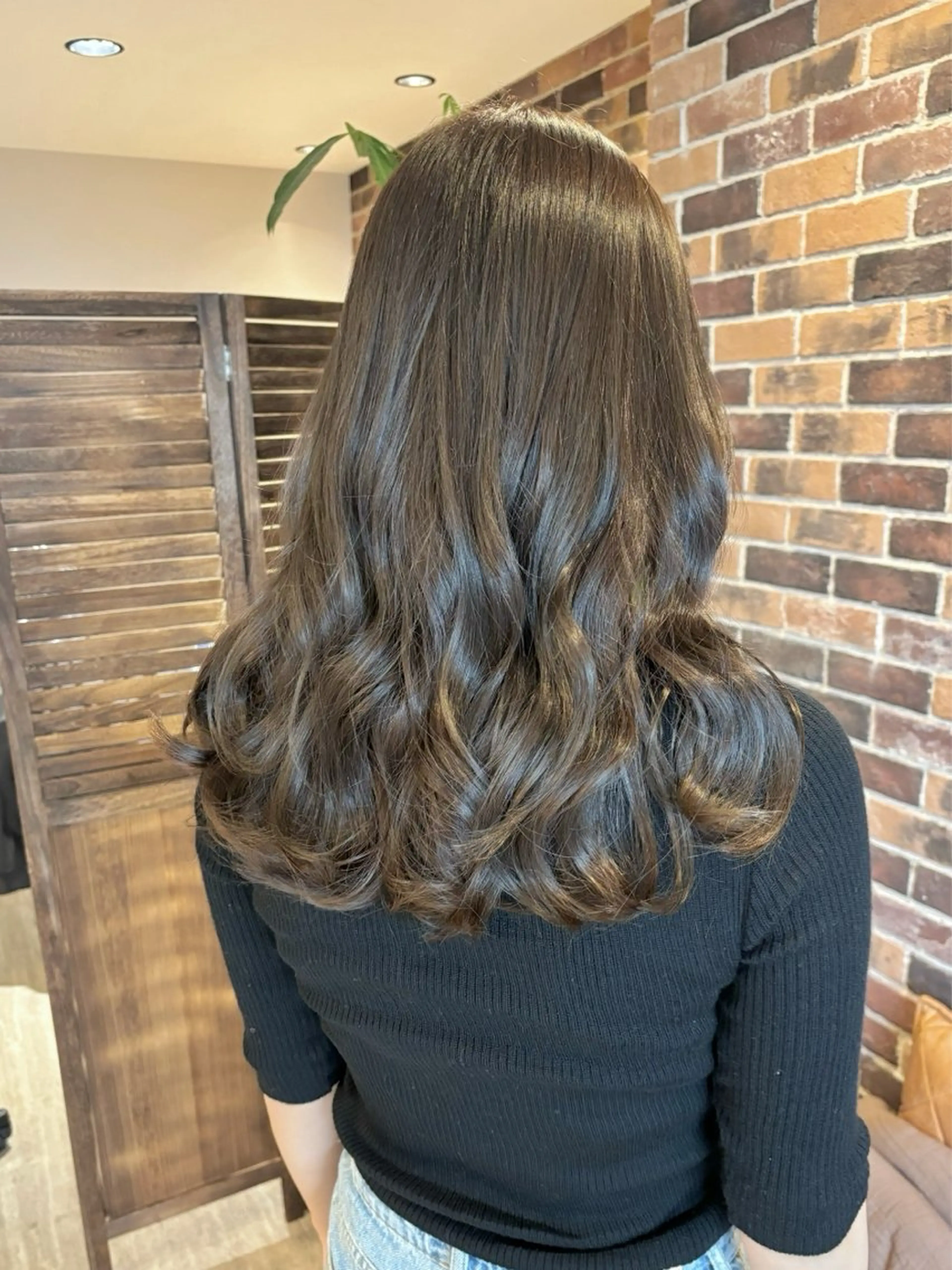 セミロング 艶髪／透け感カラー ／ＲＹＯのヘアスタイル