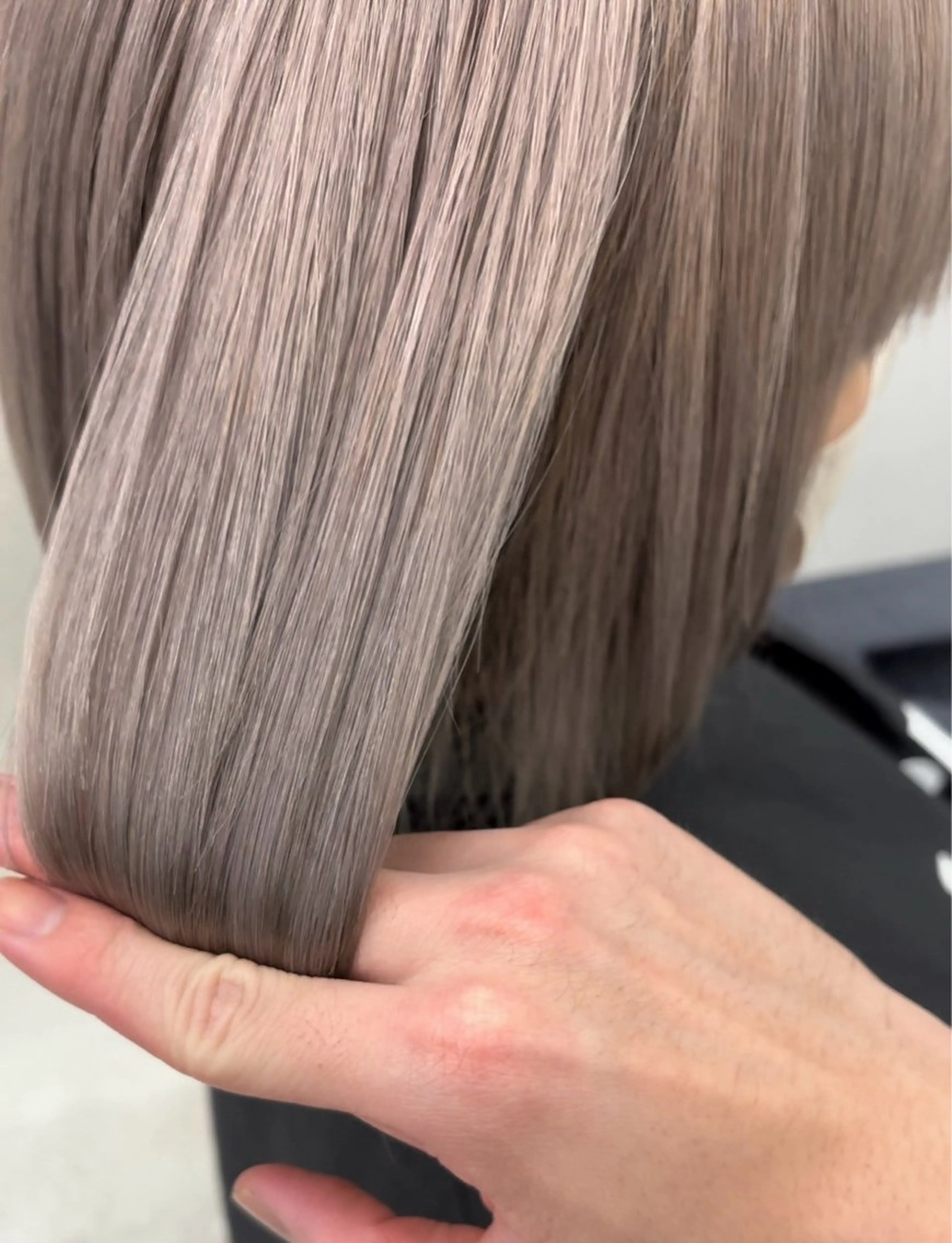 ミディアム カラー グレージュ ヘアカラー トリートメント ヘッドスパ ヘアセット オカベ ショウマのヘアスタイル
