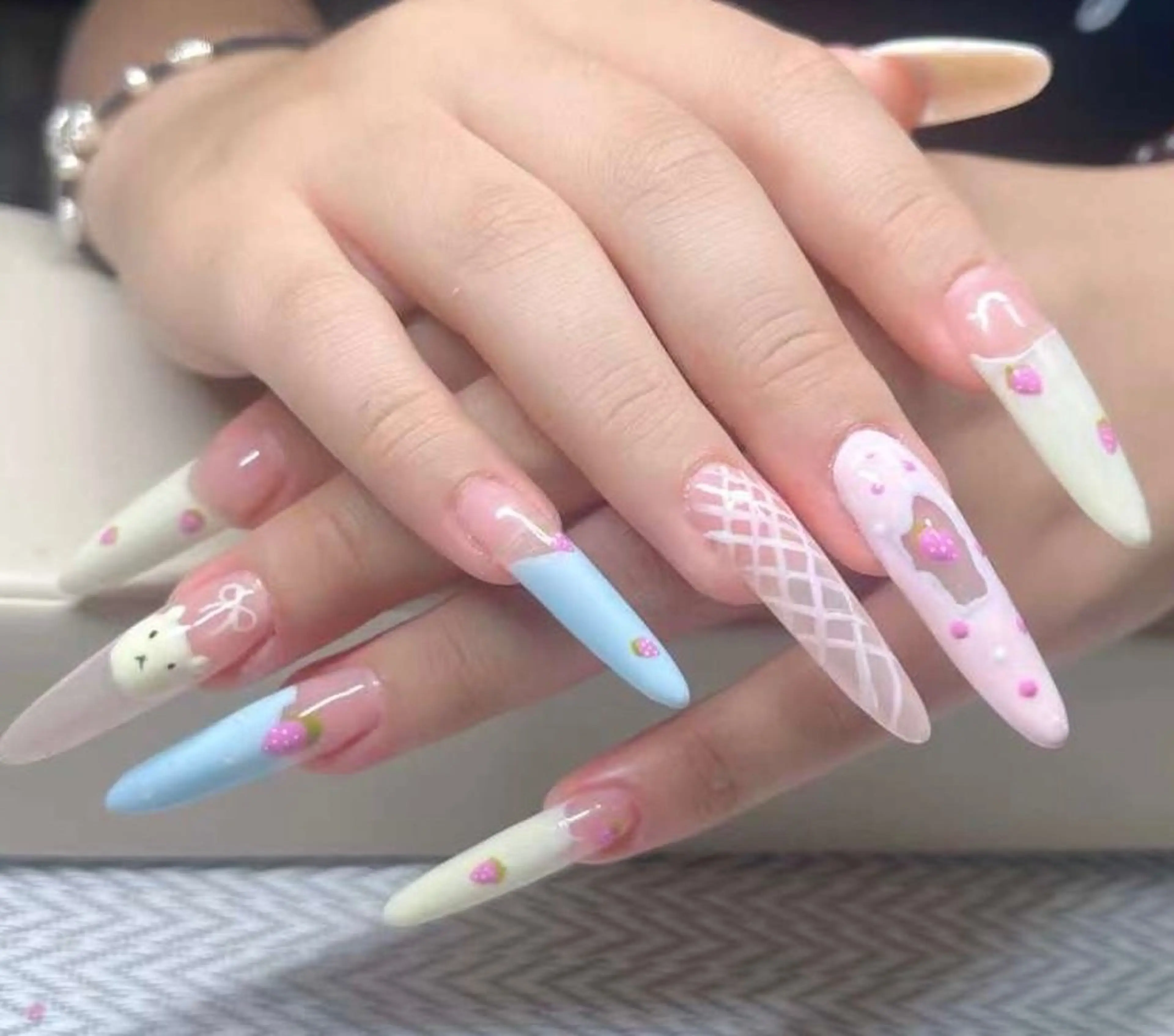 ネイル minoannail Kのネイルデザイン