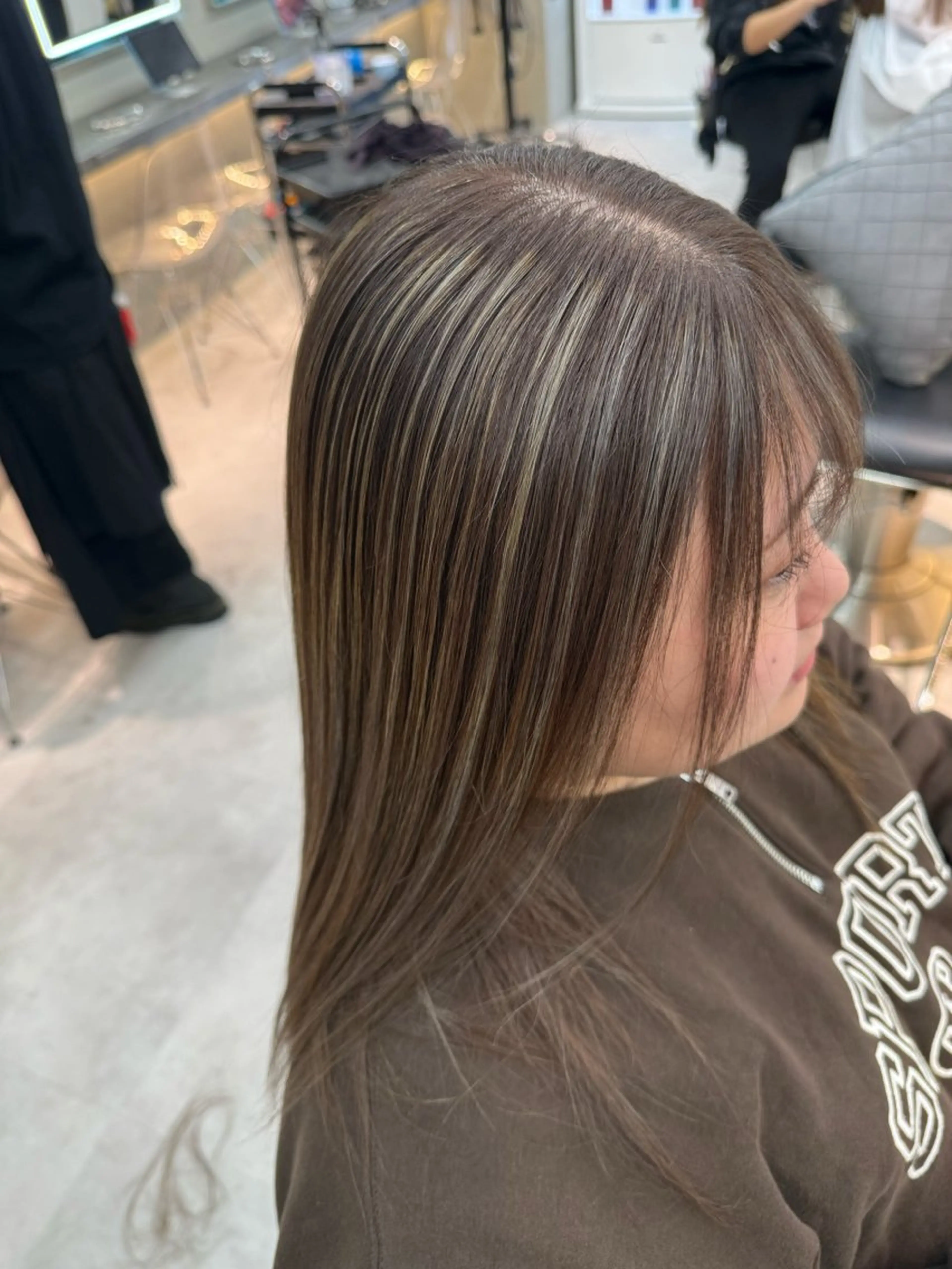 セミロング カラー ブリーチ 透明感カラー ハイライトカラー ブリーチなしカラー 卒業式のヘアスタイル カット ✨レイヤー/韓国 /✨ヘア山下　遥のヘアスタイル