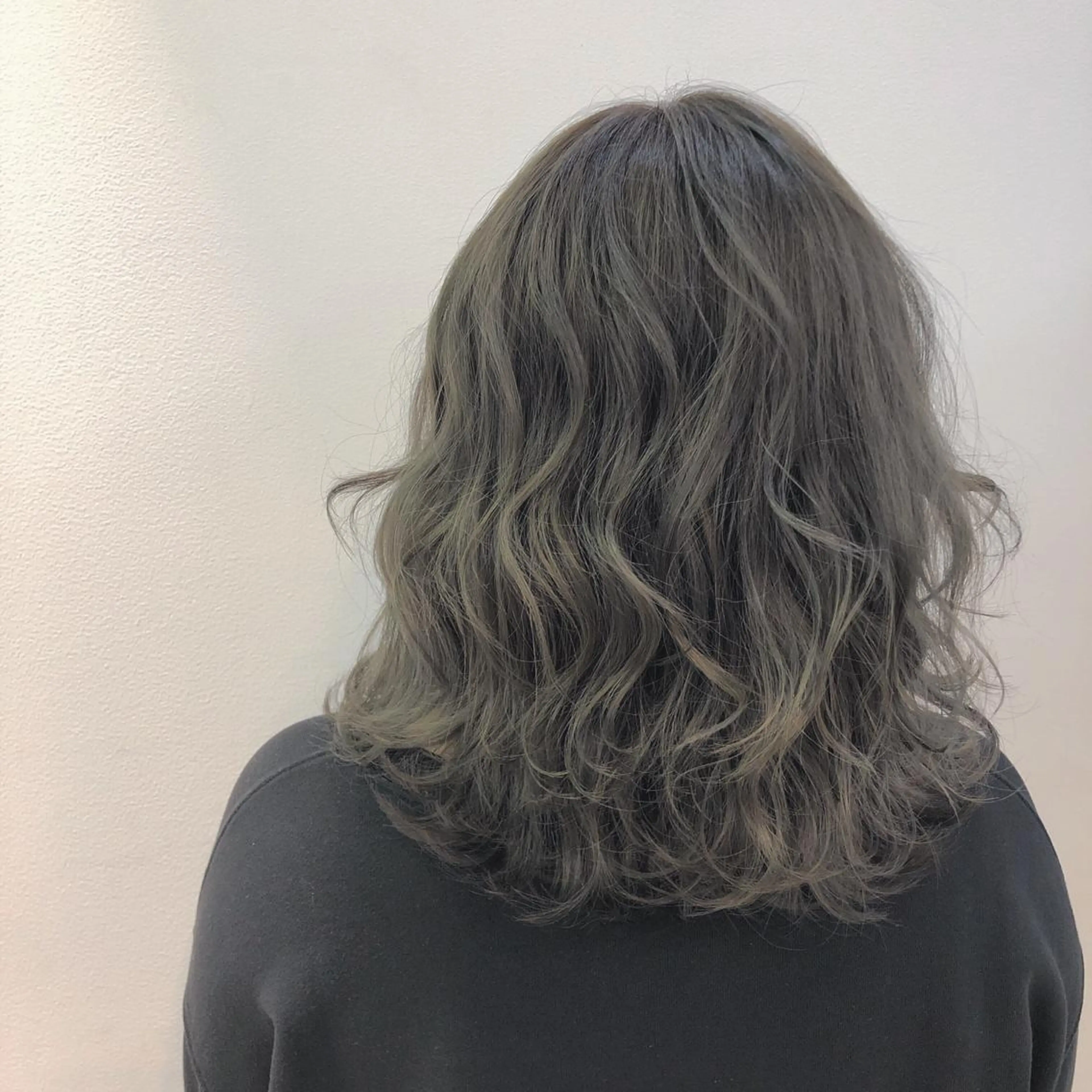 セミロング カラー 渡邊 唯のヘアスタイル