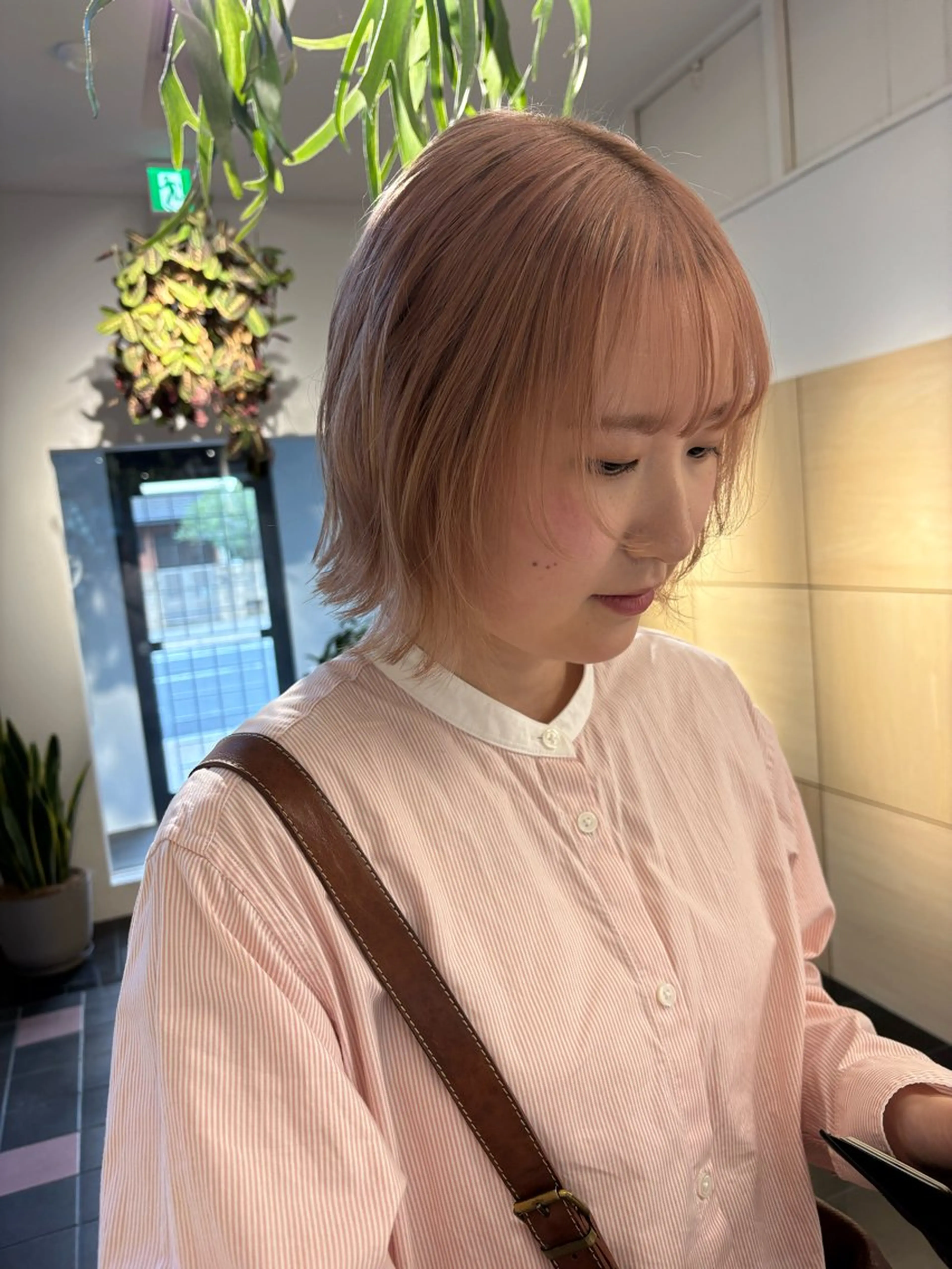 ショート カラー ブリーチ カット ヘアカラー Yui⭐️ 透け感カラーのヘアスタイル