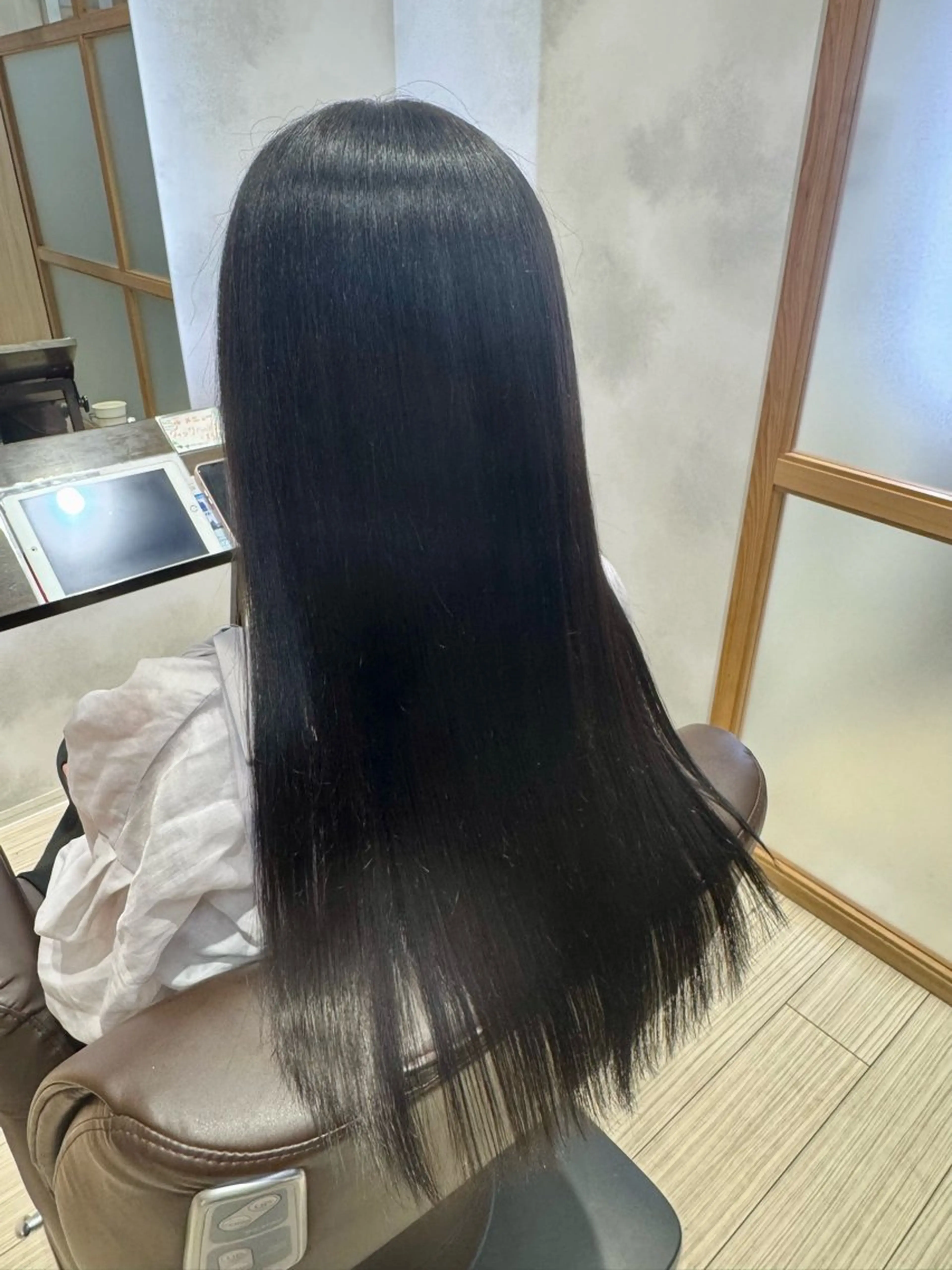 ロング カラー ブリーチ 透明感カラー グレージュ ネイビーカラー ブリーチなしカラー 山田 省吾のヘアスタイル