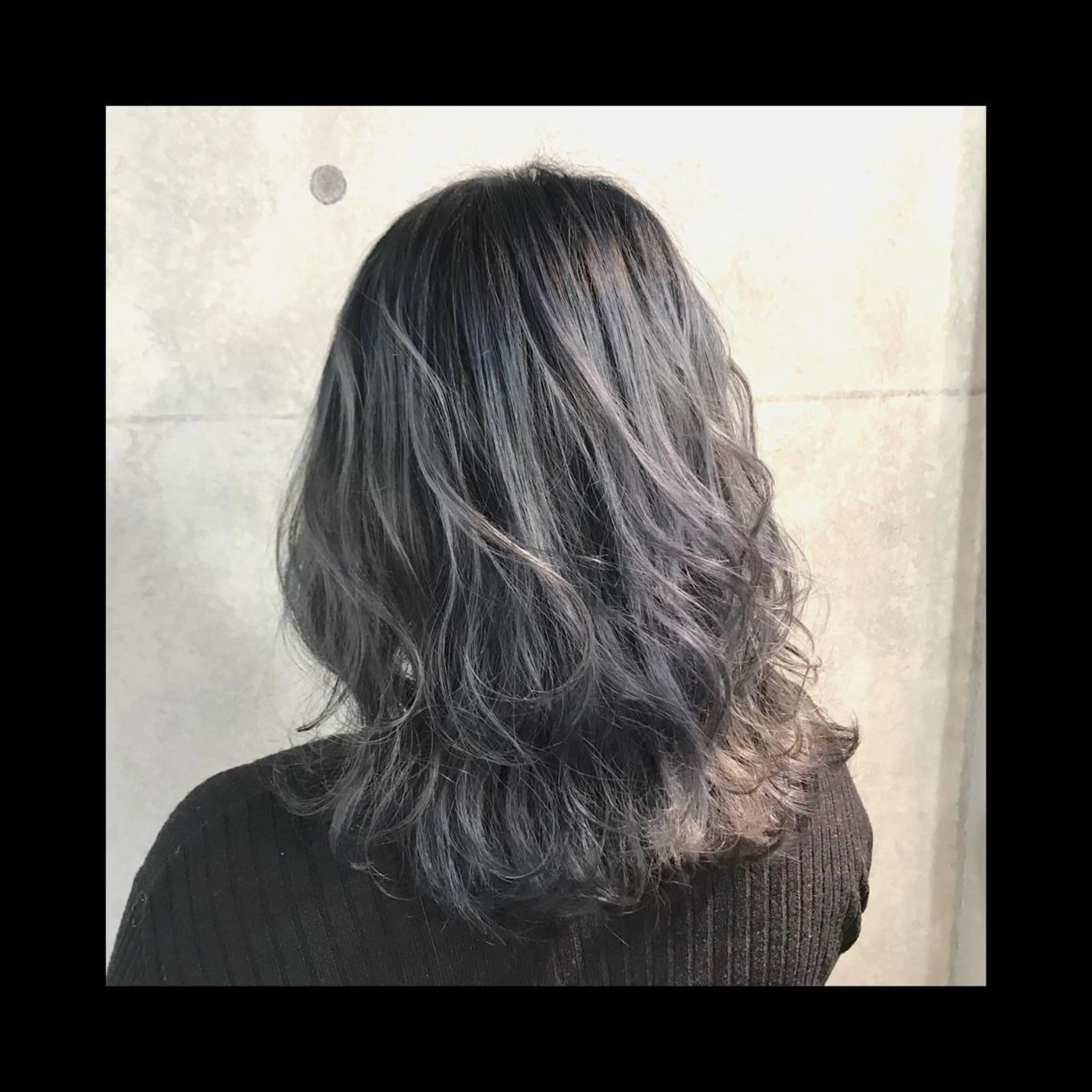 ミディアム ヘアカラー 及川シゲル 髪質改善講師のヘアスタイル