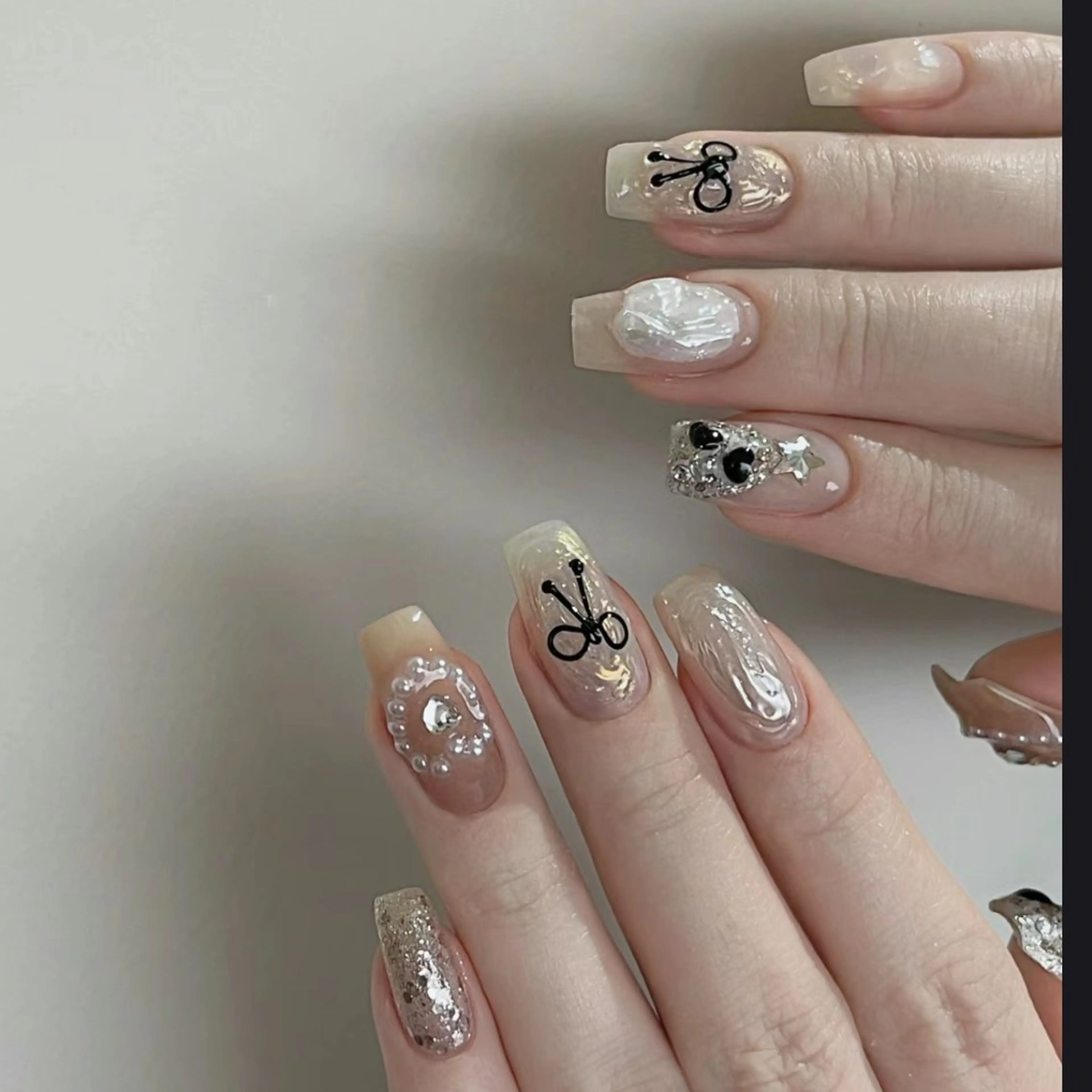 ネイル 韓国ネイル リボン ハンドネイル ハンドケア 🍑 momo_nailのネイルデザイン