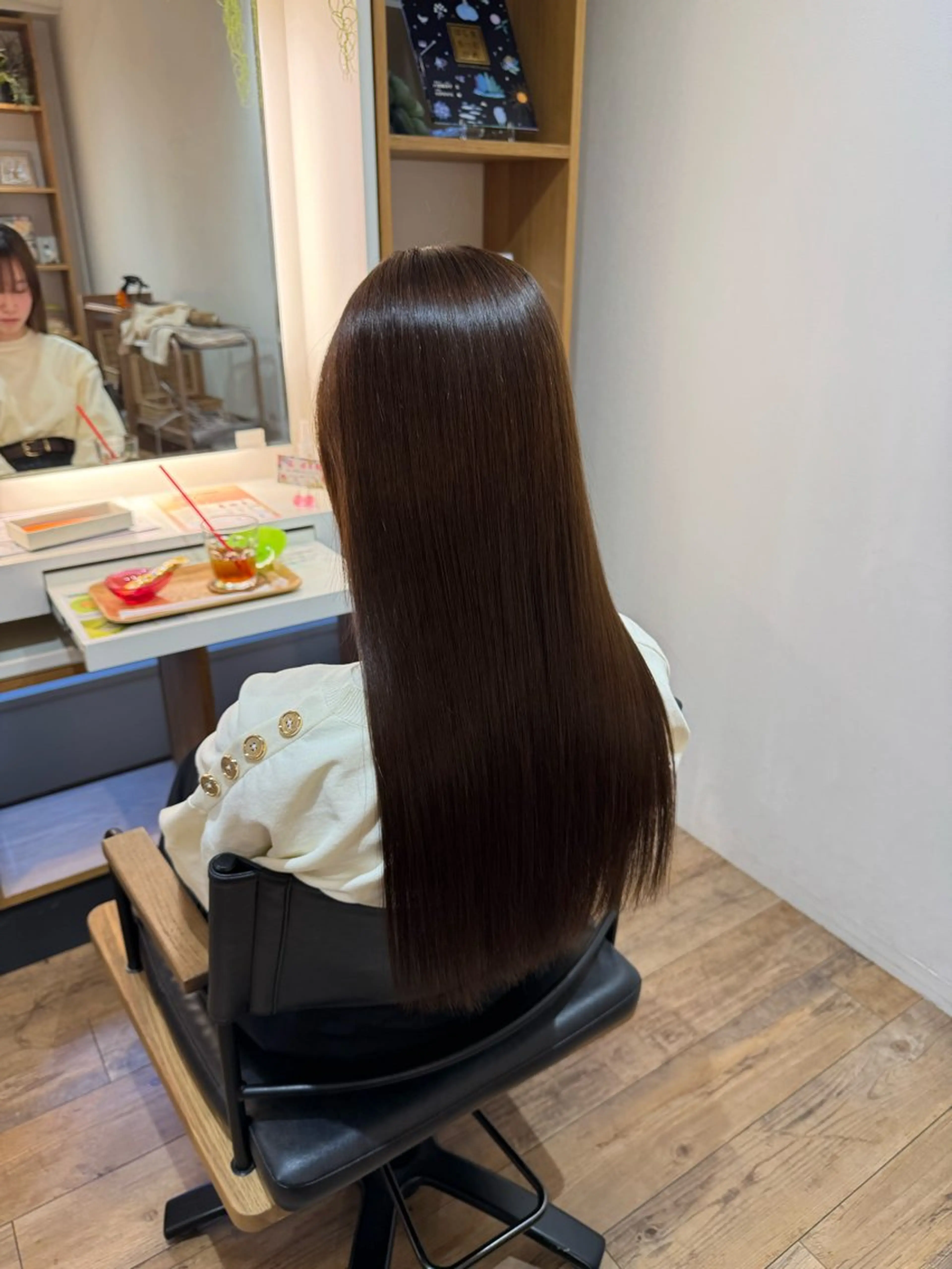 セミロング カット 縮毛矯正 トリートメント afloatkobe所属・美髪/髪質改善 川口凌弥のヘアスタイル