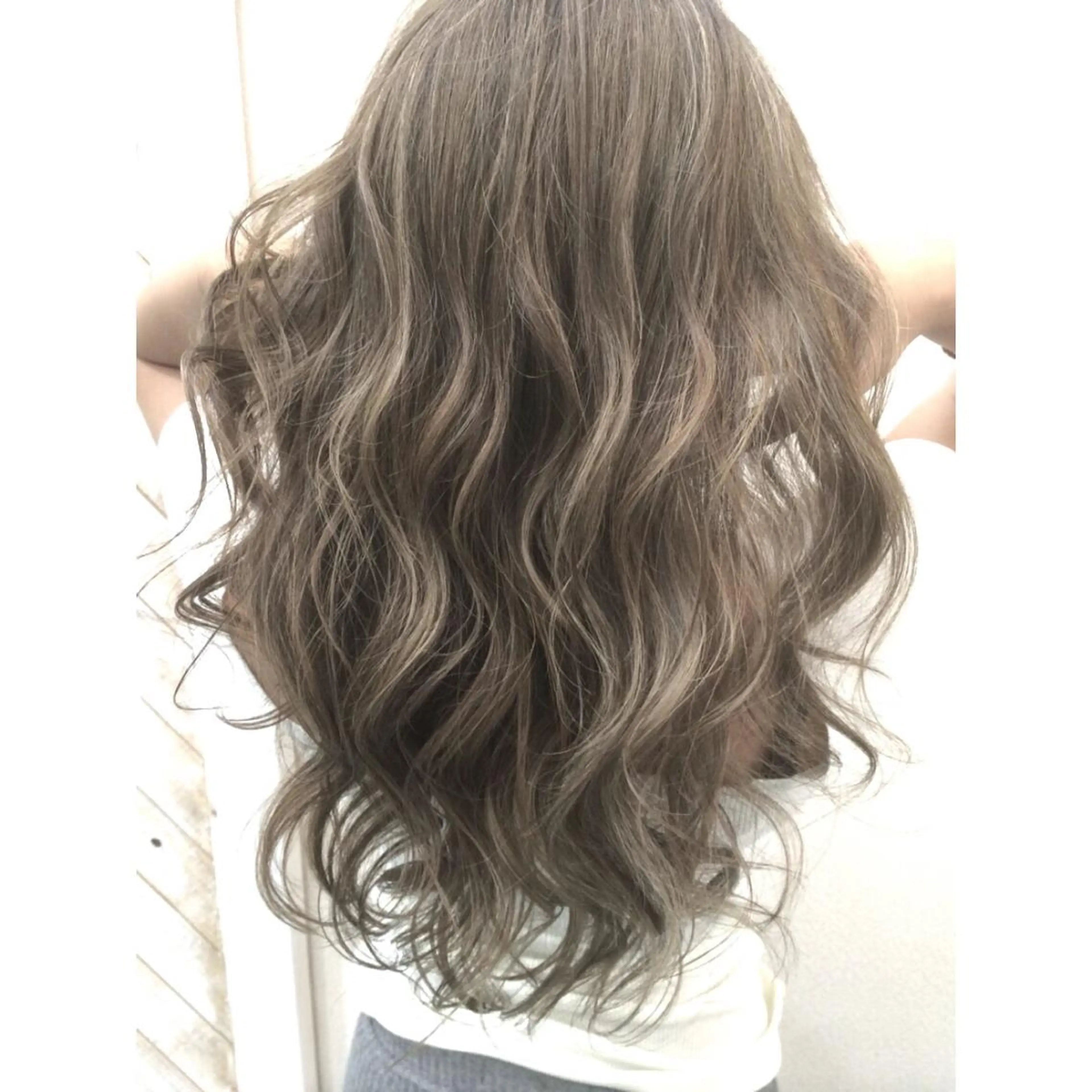 ロング カラー バレイヤージュ ベージュカラー レイヤーカット 井上 一平のヘアスタイル