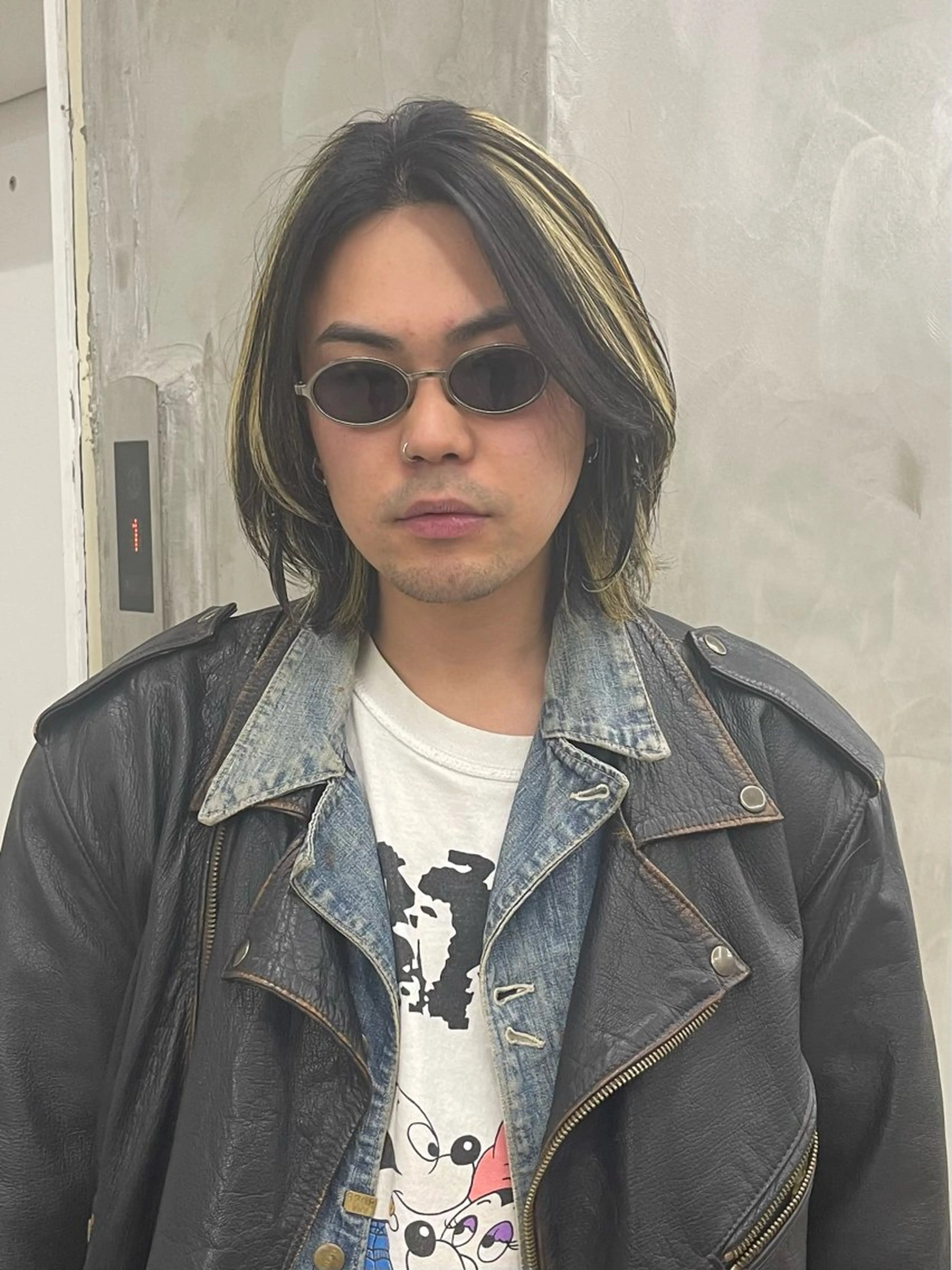 カラー メンズ メンズブリーチ メンズハイライト ブリーチ ケアブリーチ ハイライトカラー ヘアカラー トリートメント メンズカット パーマ[佐橋]のヘアスタイル