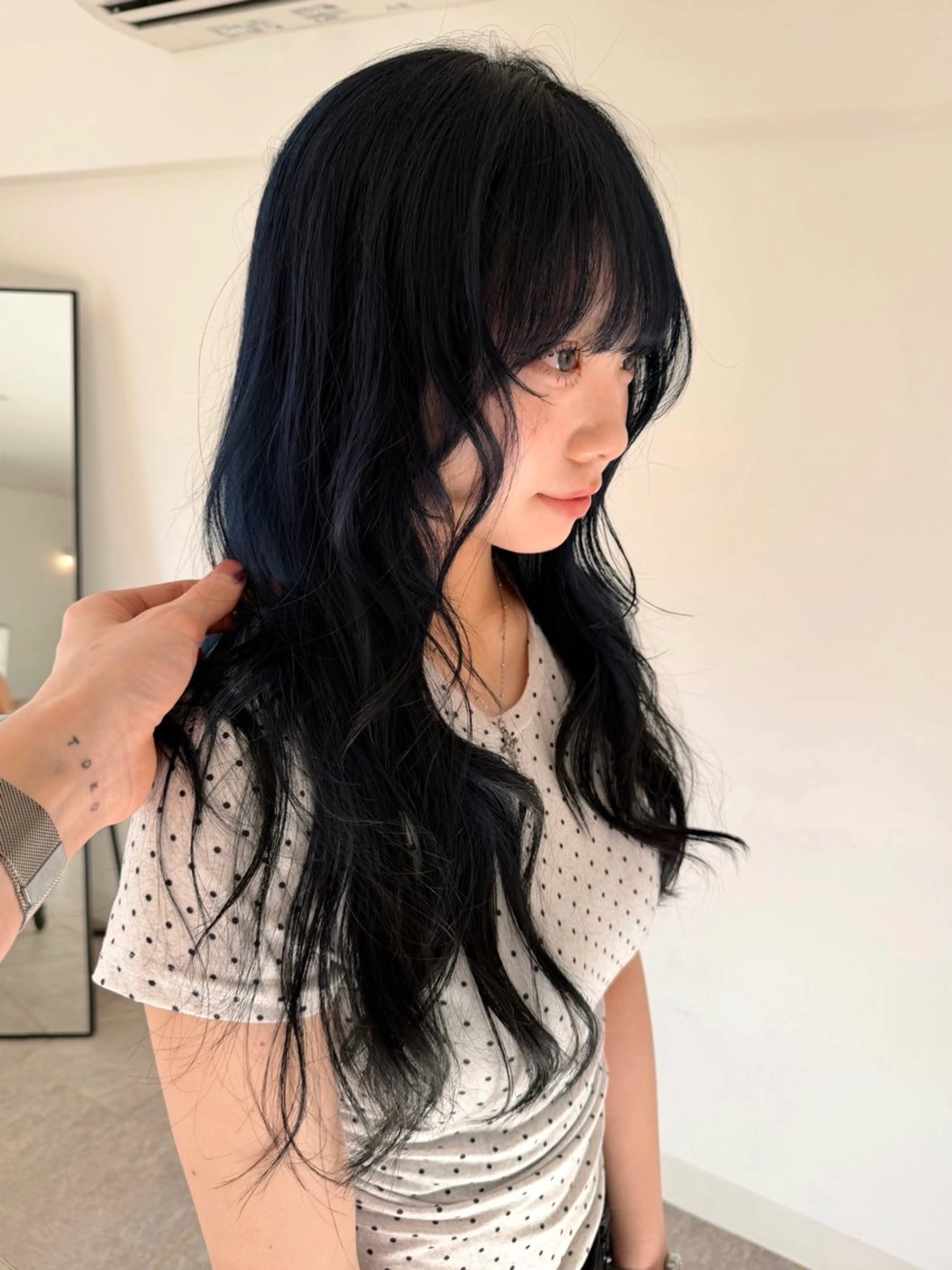 ロング カラー ブリーチ ブルーカラー ネイビーカラー カット ヘアカラー トリートメント Kaito🐶 /デザイン/レイヤーのヘアスタイル