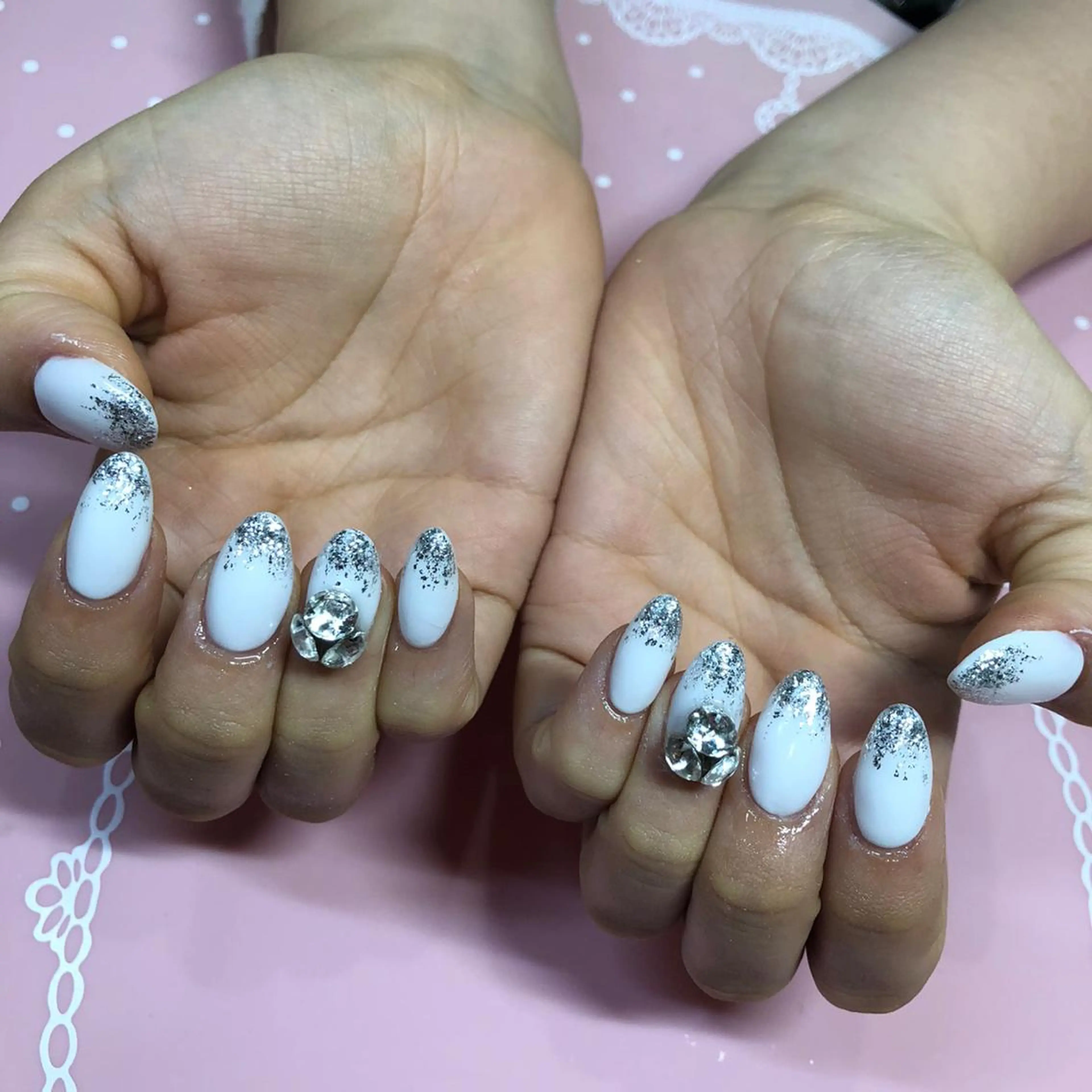 ショート ネイル ラメ(グリッター) ラメグラデーション ストーンネイル ハンドネイル 《LB》ラブリエ Nail&eyeのマツエク・マツパデザイン