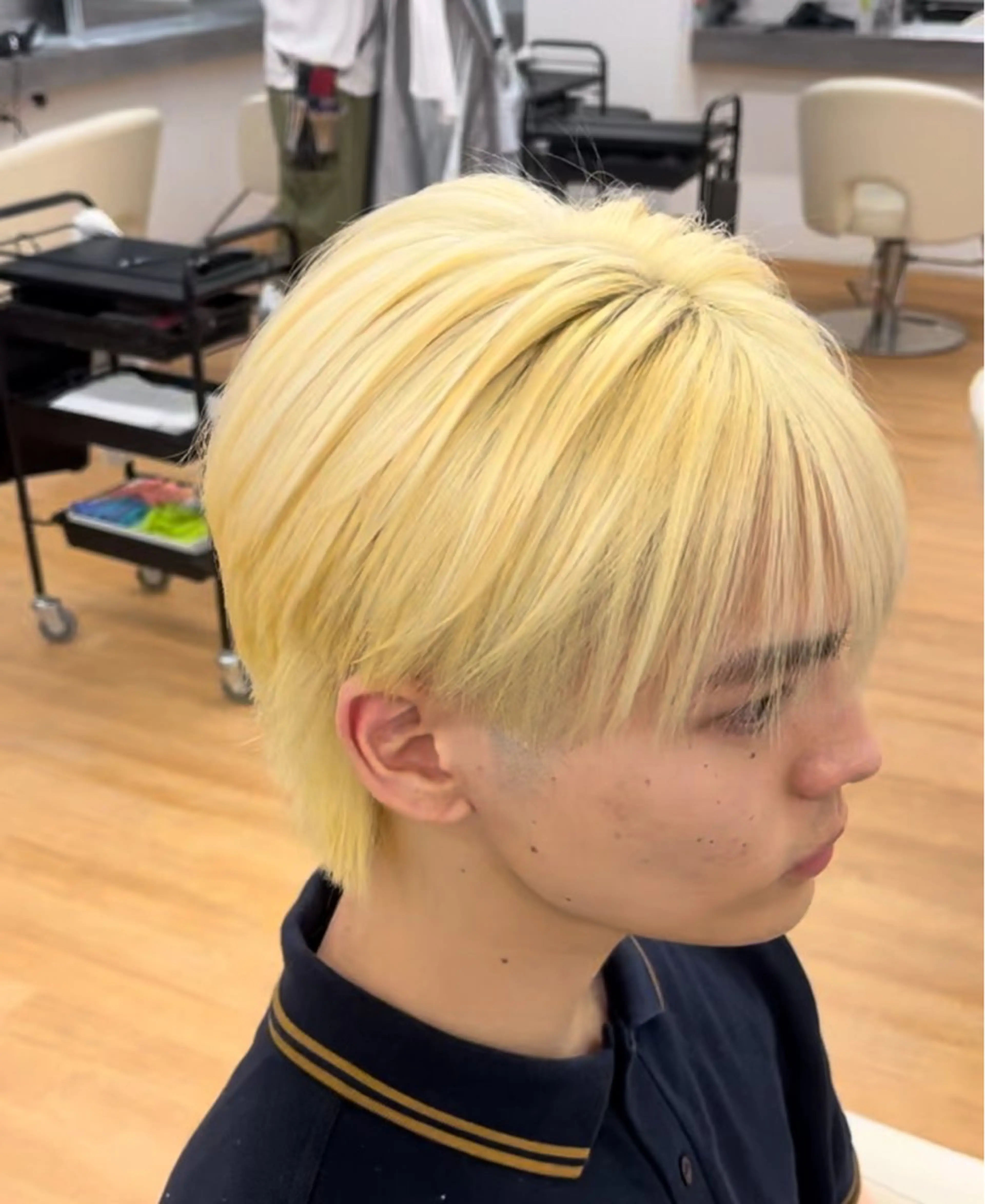 カラー ブリーチ 抜きっぱなしブロンド 高木 陸斗のヘアスタイル