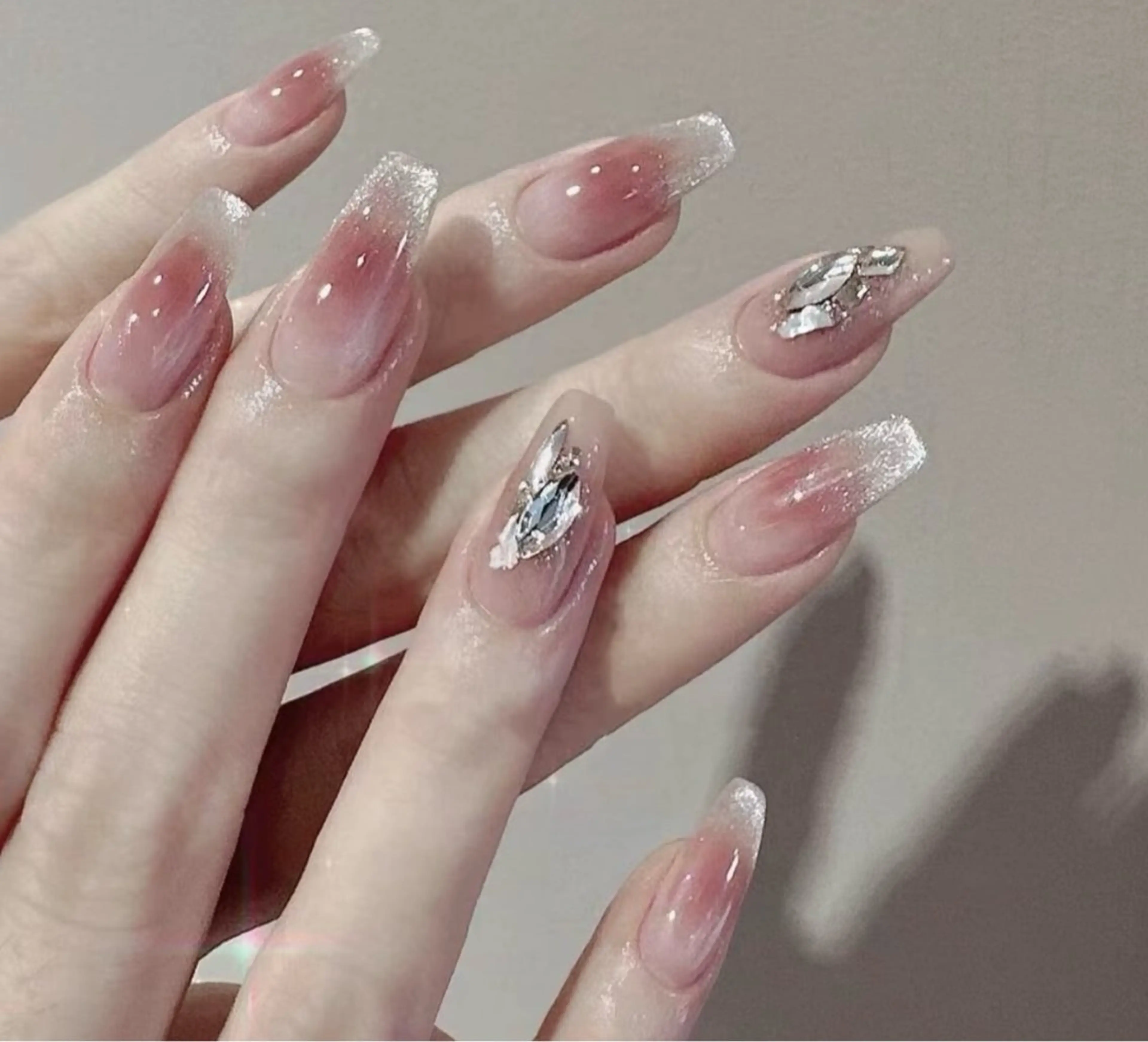 ネイル チークネイル 長さ出し フラワーネイル フレンチネイル ガーリー SunNail池袋駅 ワンホンネイルのネイルデザイン