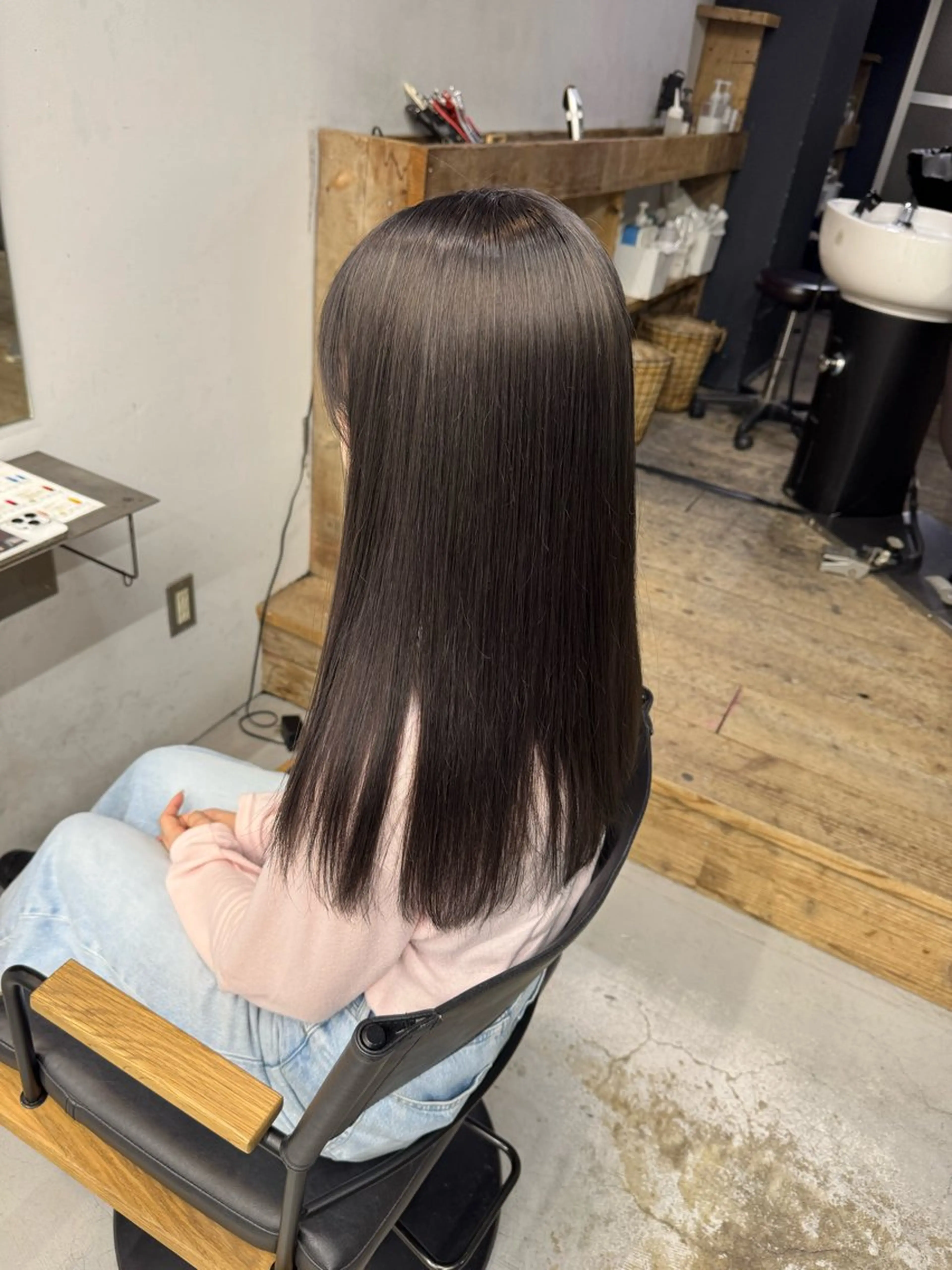 ロング カラー グレージュ ヘアカラー ゆうと/ブリーチモデ ル/ストレートモデルのヘアスタイル