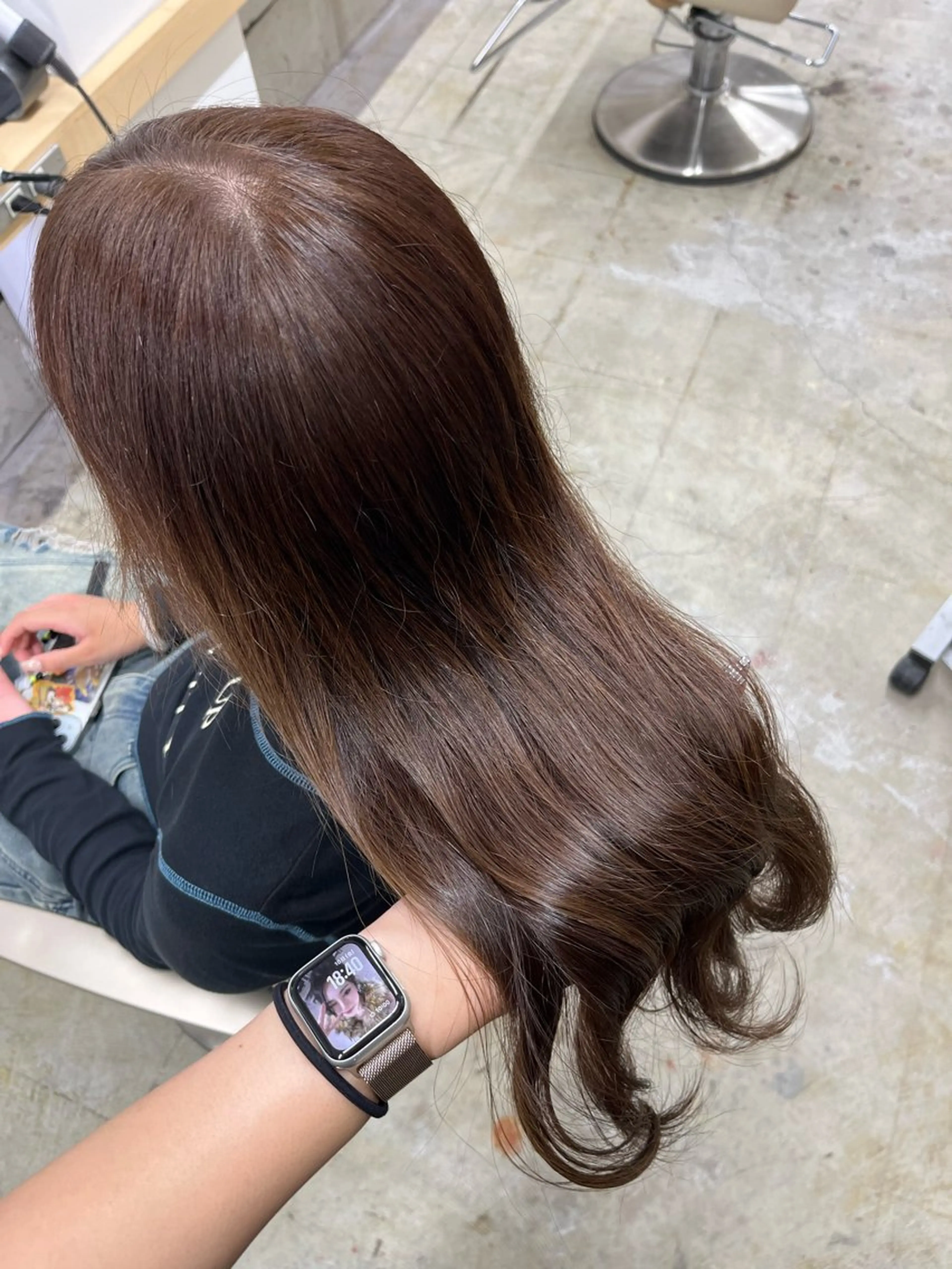ロング HONOKA/ ハイトーン艶カラーのヘアスタイル