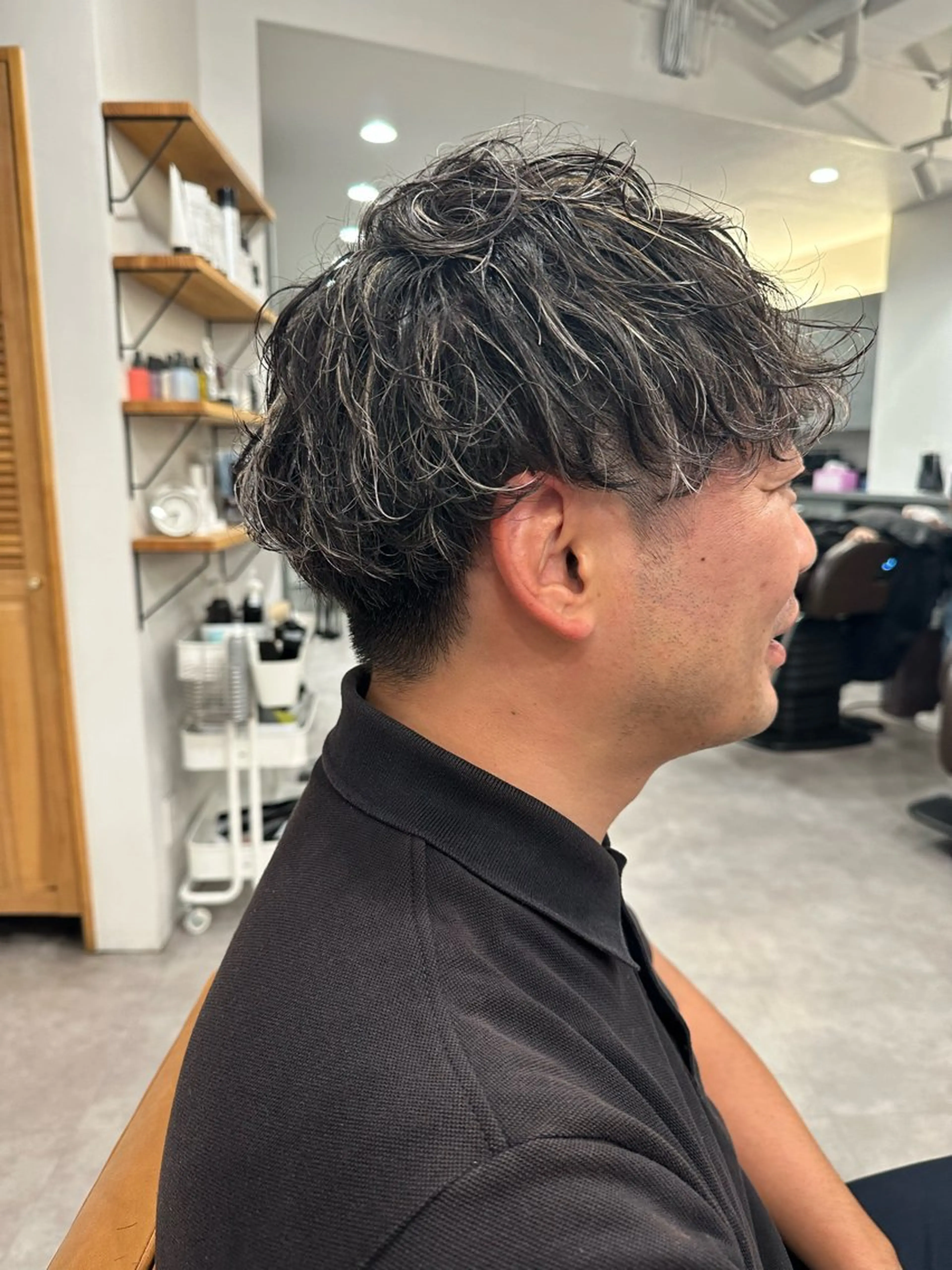 カラー パーマ メンズ メンズハイライト メンズパーマ ハイライトカラー ヘアカラー トリートメント 特殊カラー特化 ✂️SHIAN フジのヘアスタイル