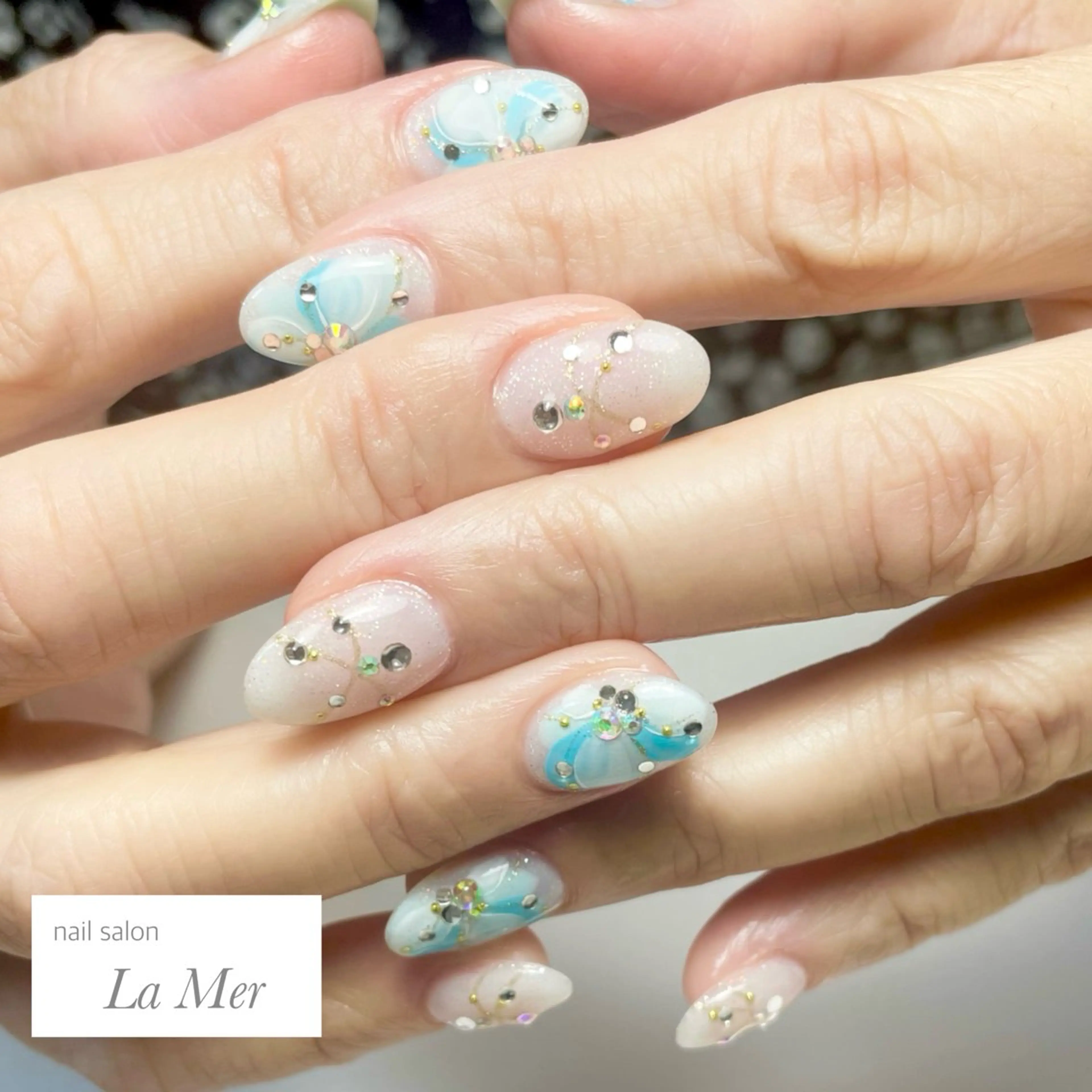 ネイル ブルー フラワーネイル 持ち込み ホワイト nailsalon La Merのネイルデザイン