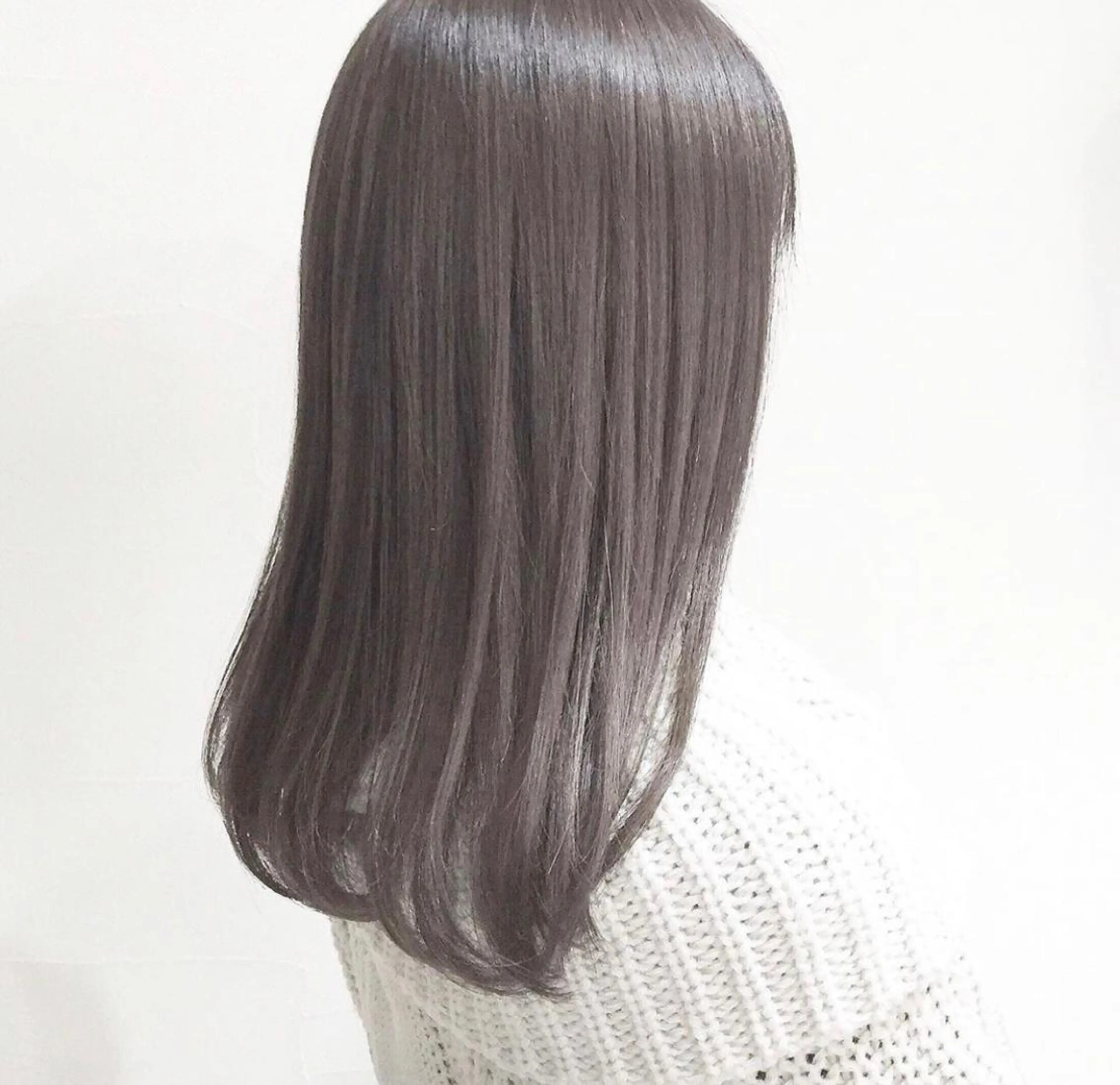 ミディアム カラー iLi 《イリ》のヘアスタイル