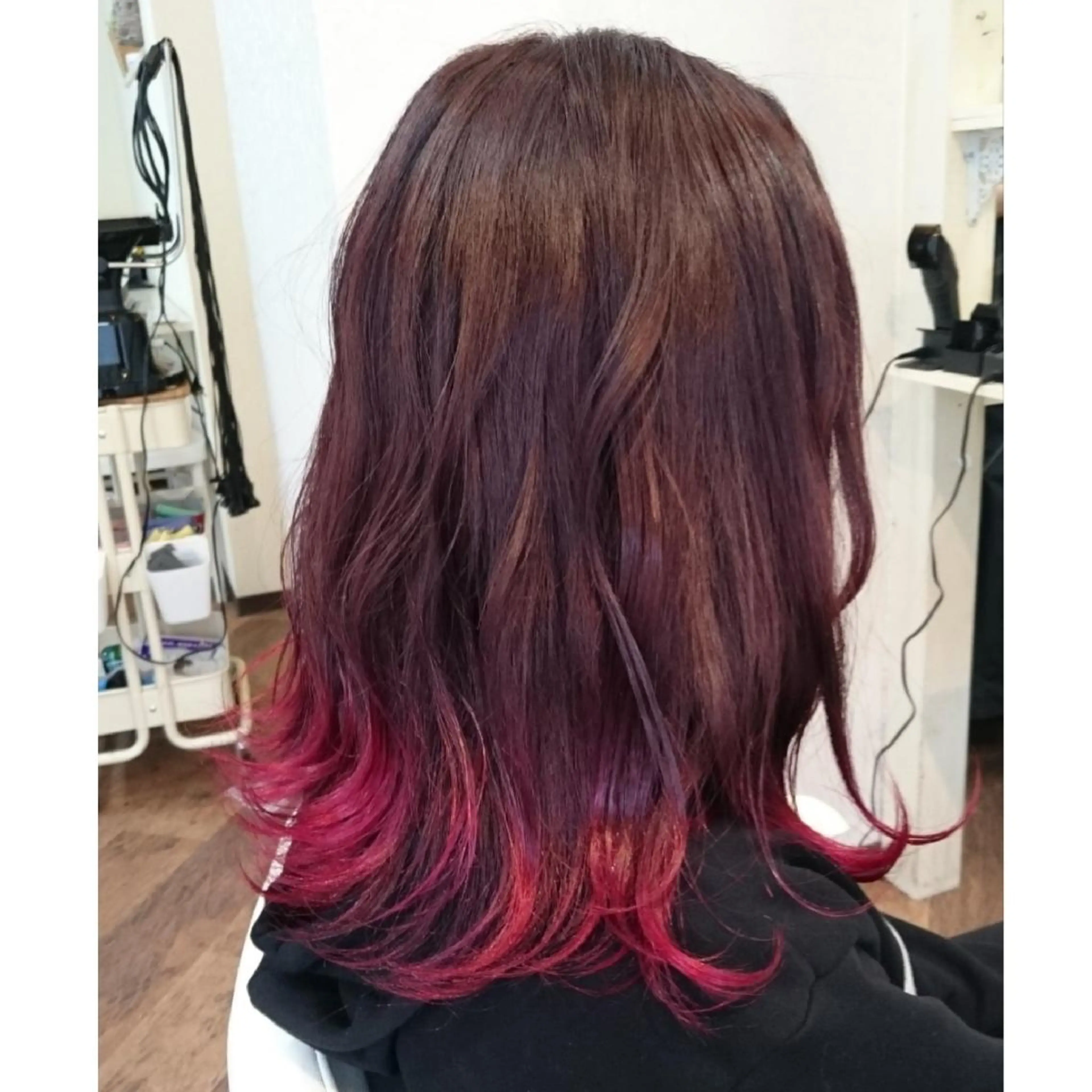 ミディアム カラー レッドカラー グラデ❣️インナー 派手髪Fumiyoのヘアスタイル