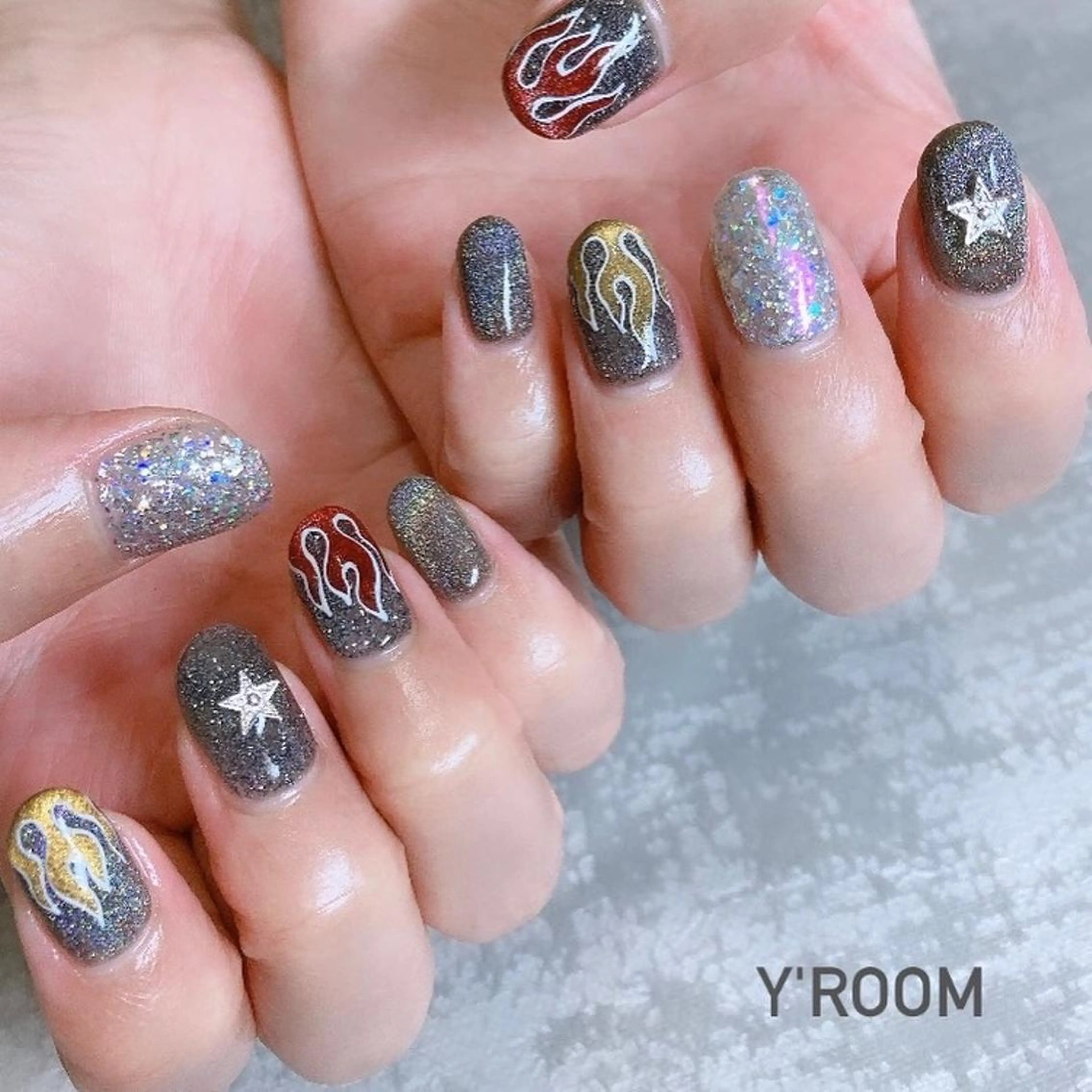 ネイル オーロラネイル フラッシュネイル フットネイル ジェルネイル 氷ネイル・うるうるネイル ハンドネイル YUKA （ネイリスト）のネイルデザイン