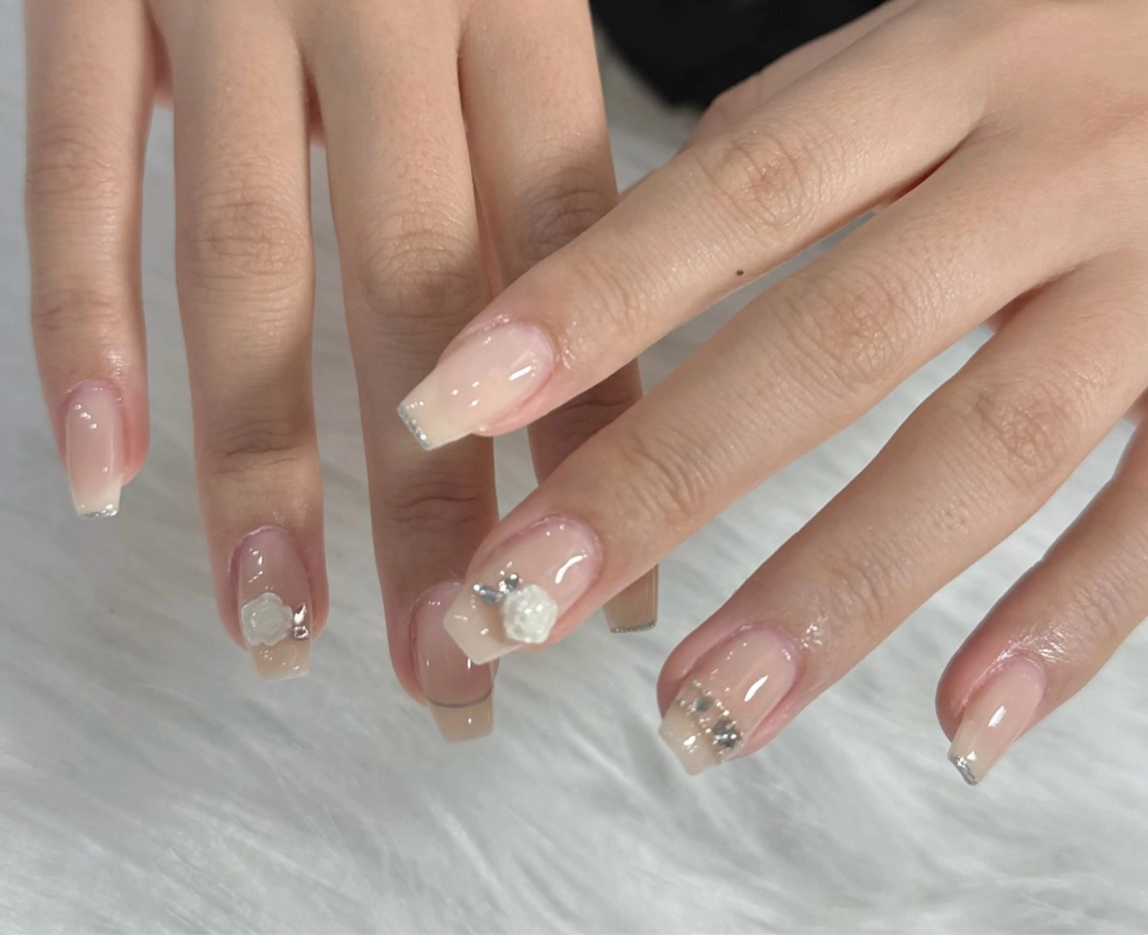 ネイル ハンドネイル フットネイル LAVISH nanamiのネイルデザイン