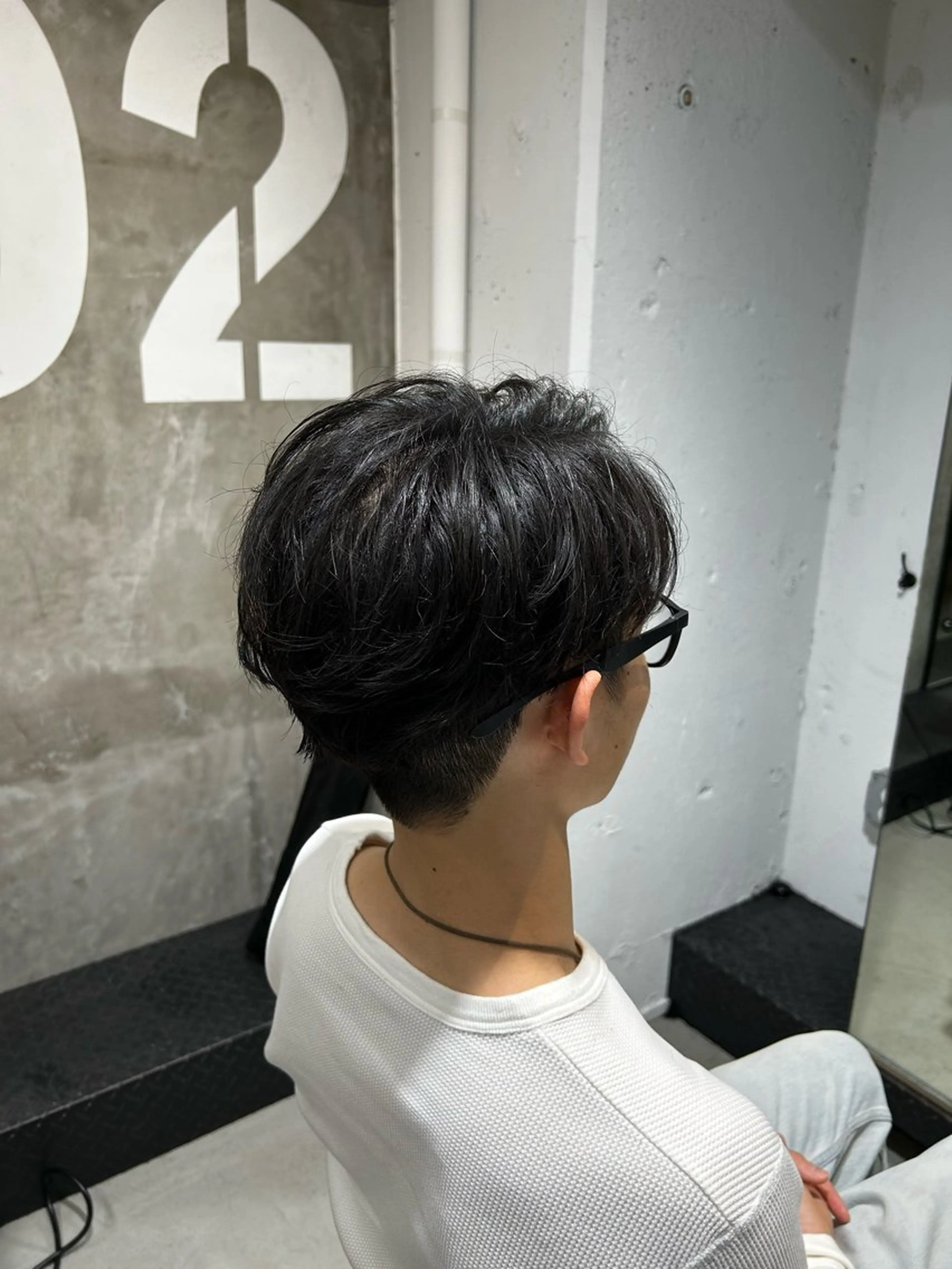 ショート パーマ ヘアアレンジ メンズ センターパート メンズパーマ 岩城 滉成のヘアスタイル