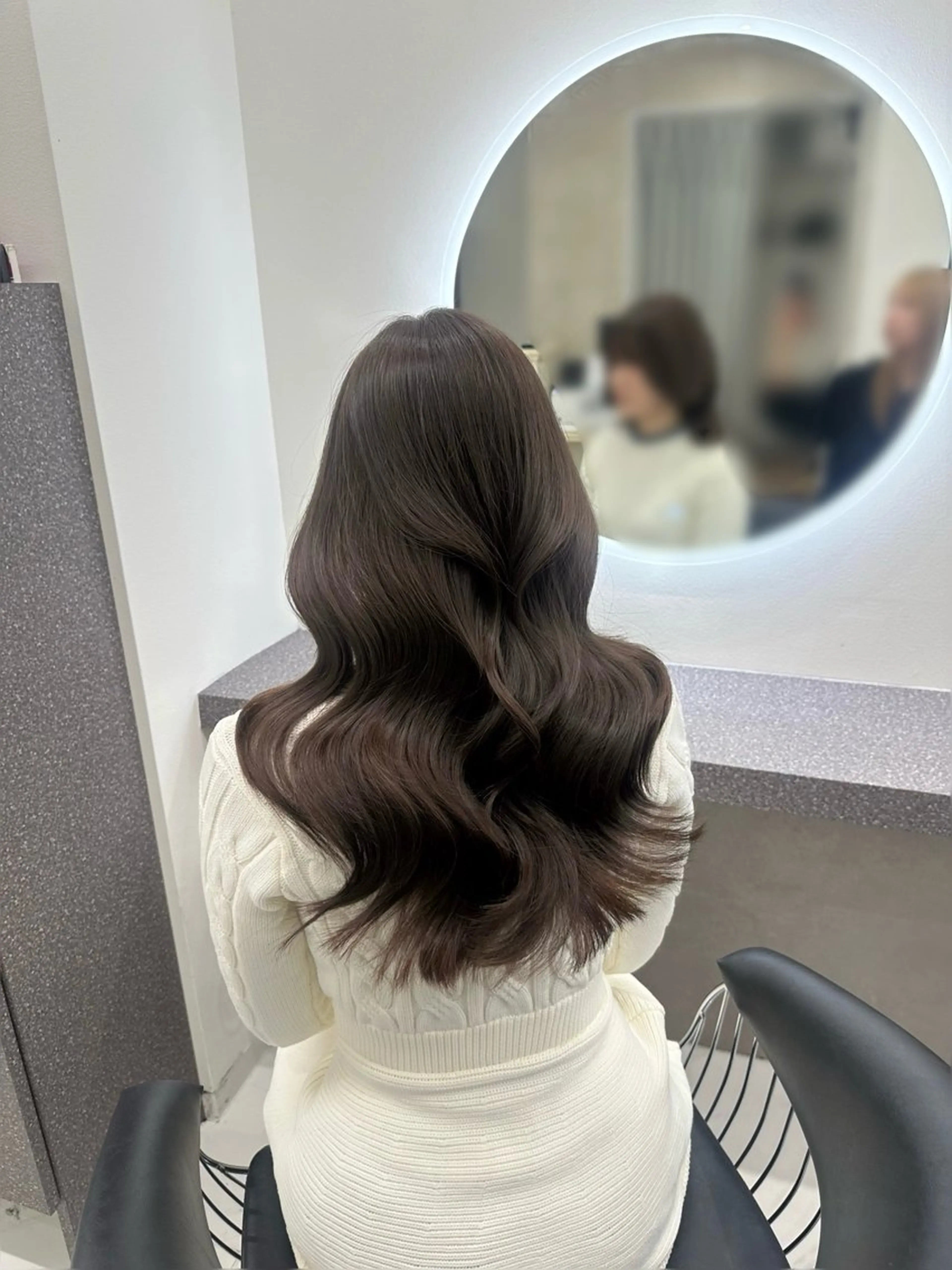 セミロング カラー ベージュカラー ブラウンカラー 透明感カラー ダブルカラー くびれヘア カット ヘアカラー 塩入ひろの、韓国ヘア 梅田/束感まつ毛のヘアスタイル