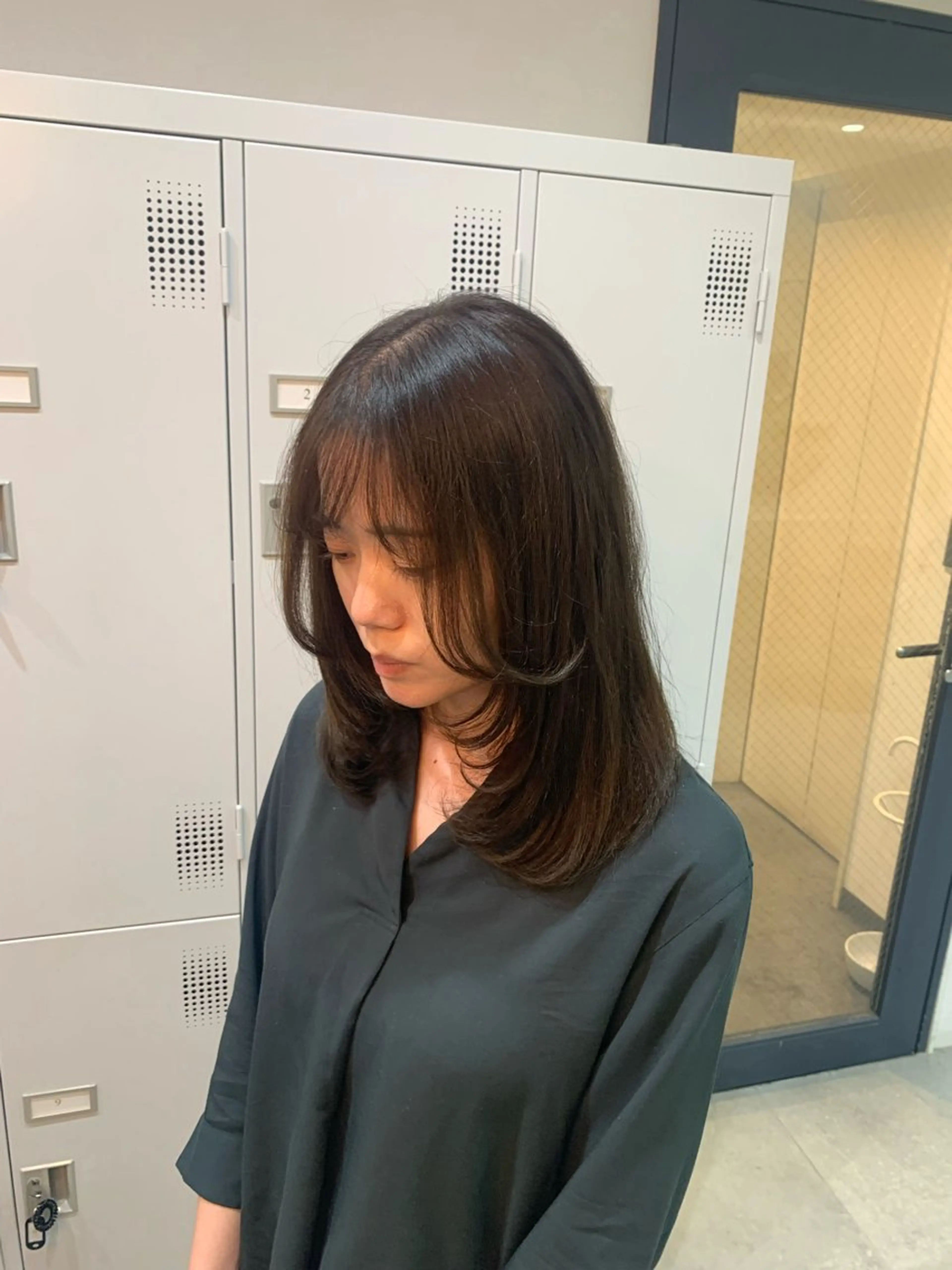 セミロング 顔まわりレイヤー 顔周りカット レイヤーカット カット ヘアカラー トリートメント little 小濱彰太のヘアスタイル