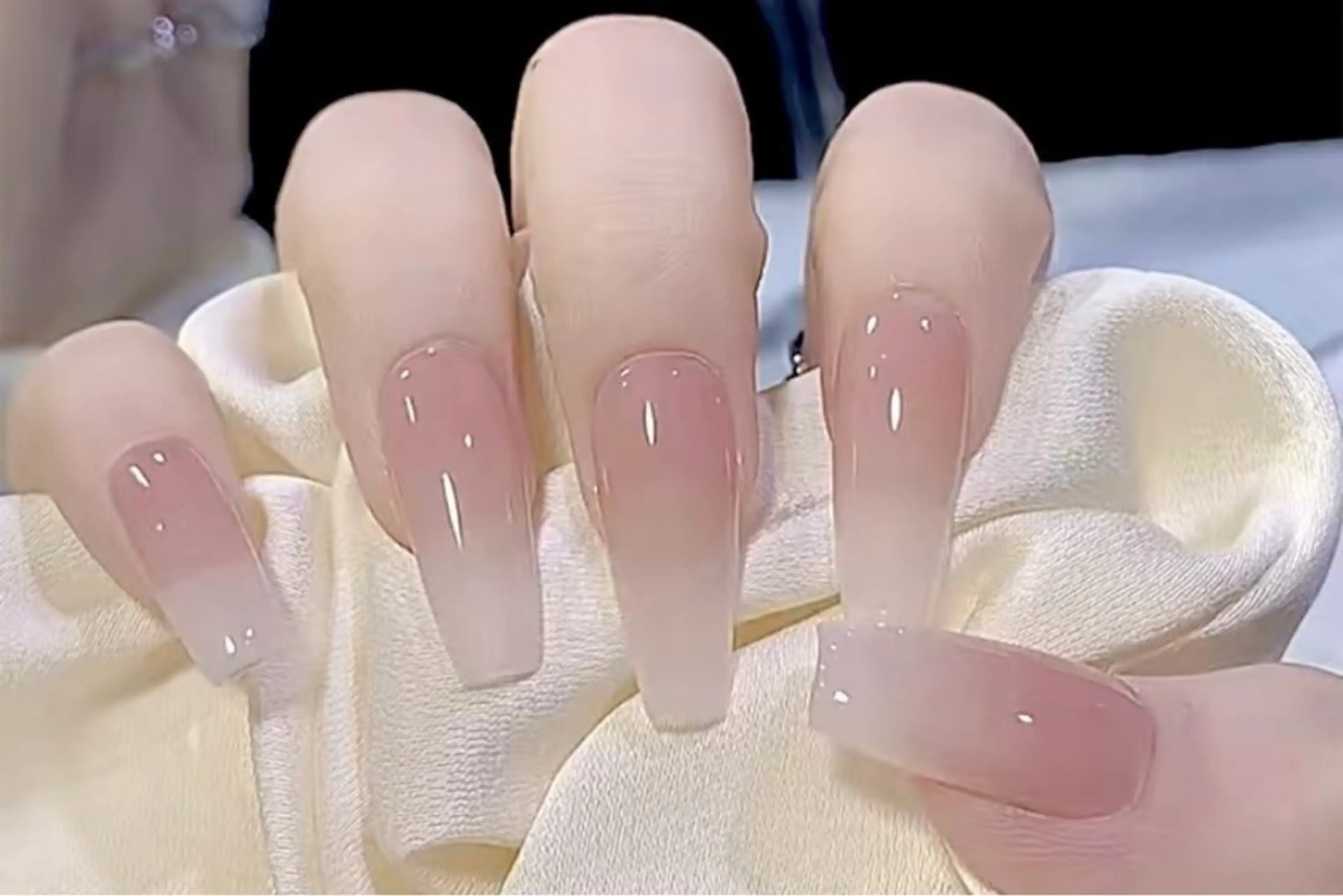 HAND✨カラーグラデーション＋ハンドケアフット変更🉑の写真