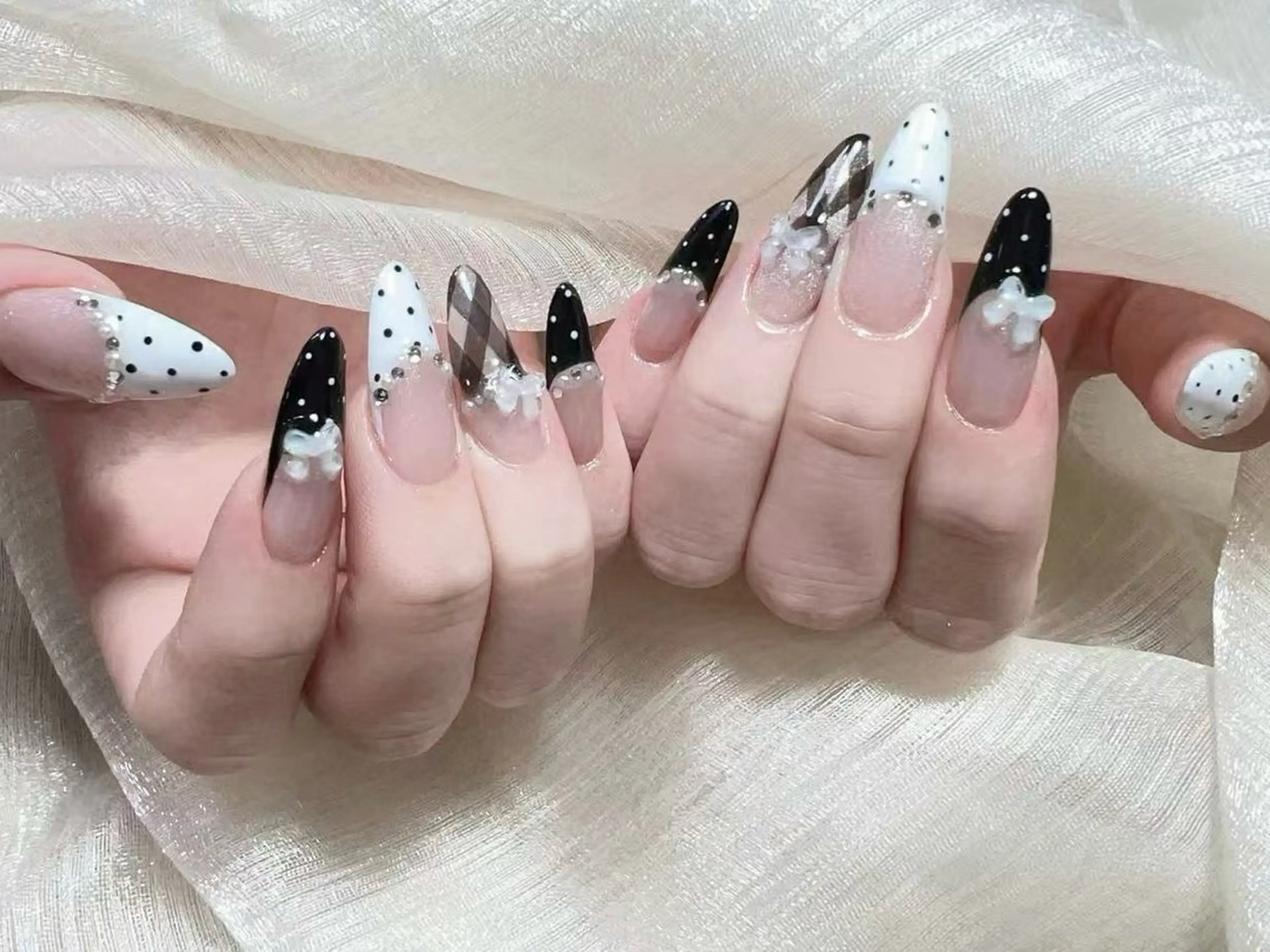 ネイル オーロラネイル チークネイル フレンチネイル ジェルネイル ガラスフレンチ ハンドネイル Nail Jolieのネイルデザイン