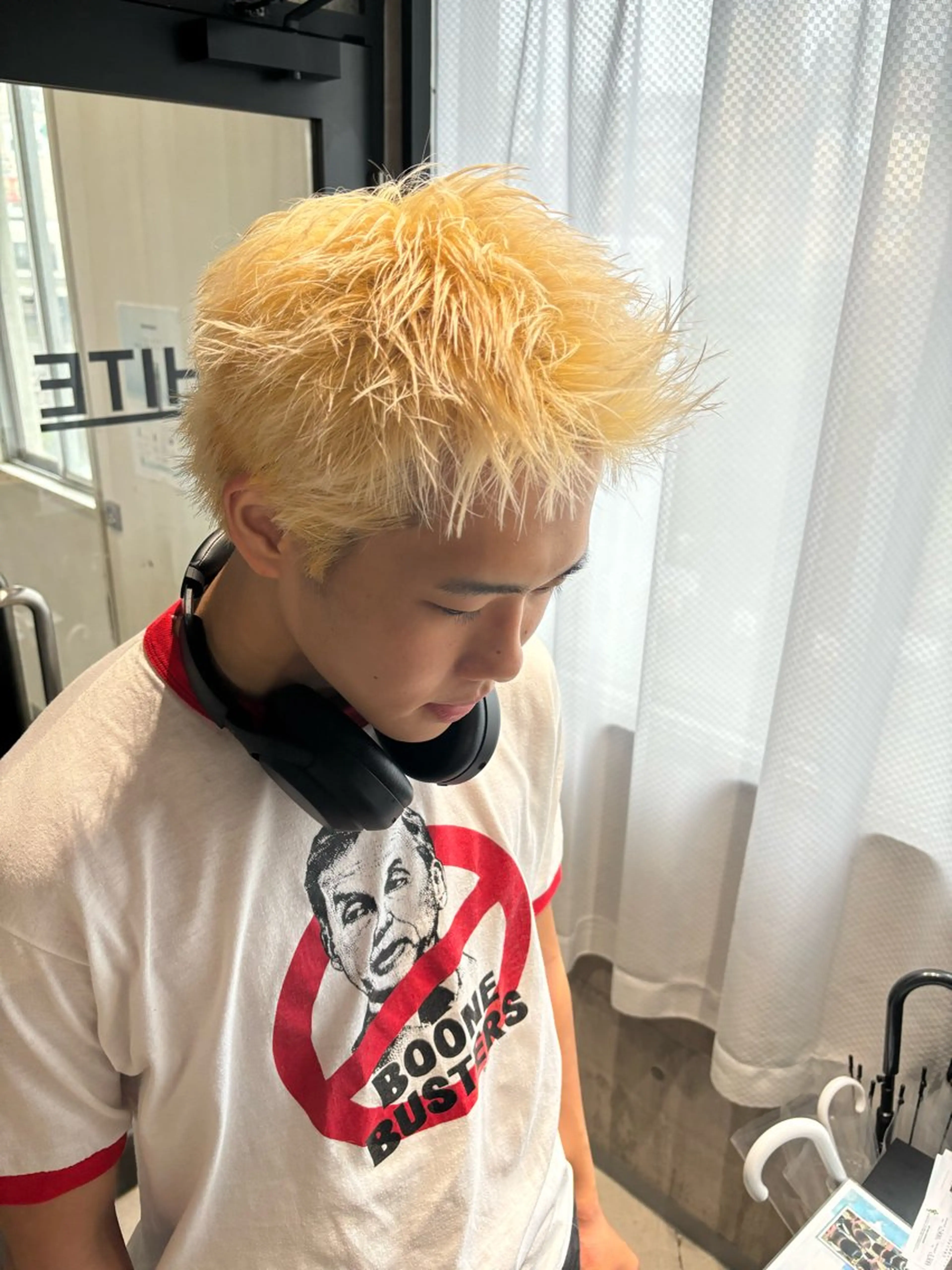 カラー メンズ スパイキーショート 抜きっぱなしブロンド ブロンド カット ヘアカラー トリートメント _WHITE / KENTOのヘアスタイル