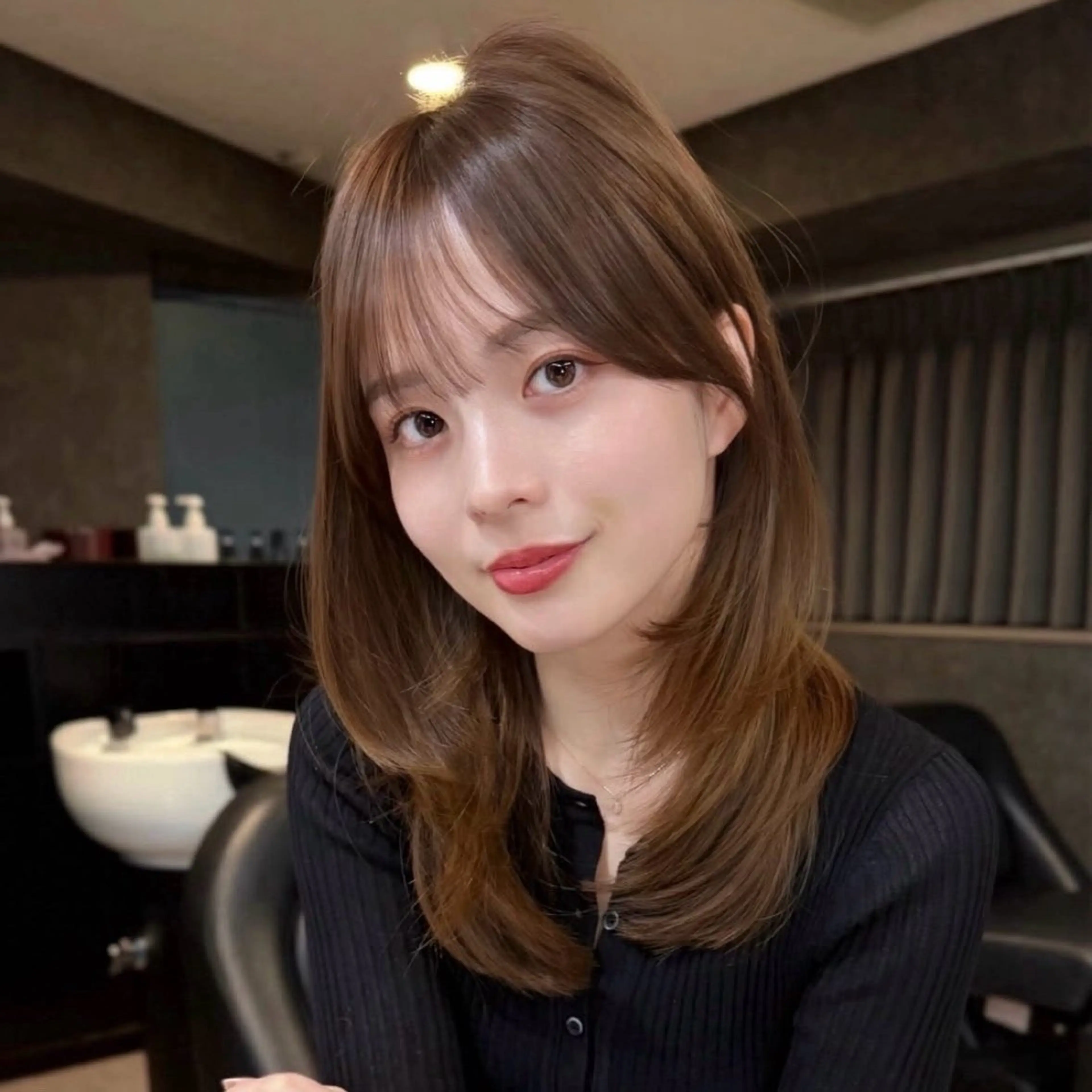 セミロング くびれヘア ハッシュカット 韓国風ヘア レイヤーカット シースルーバング カット ヘアカラー トリートメント 新宿/韓国レイヤー/ 顔まわり/メンズヘアのヘアスタイル