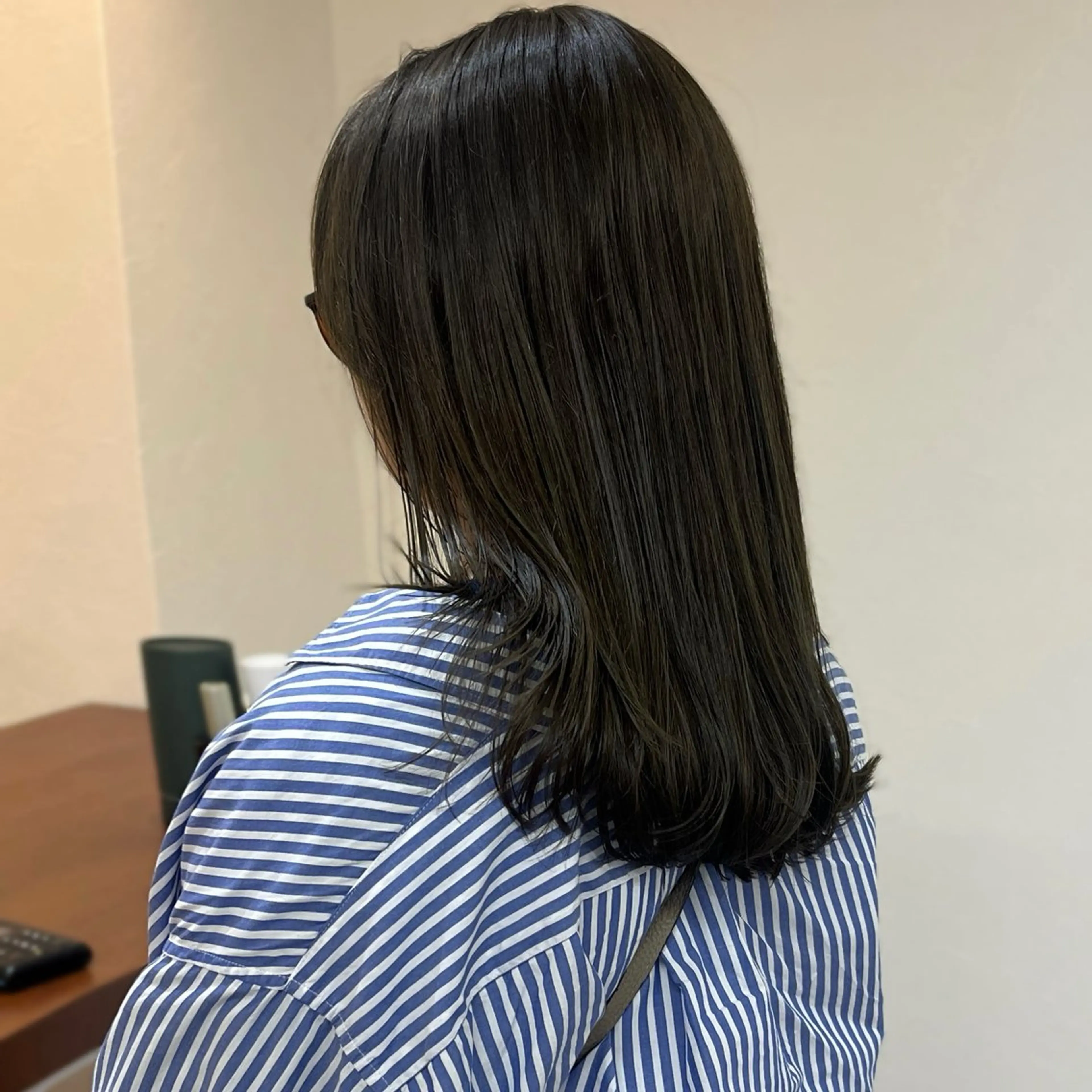 ミディアム カラー グレージュ オリーブグレージュ オリーブグレー オレンジ レイヤーカット カット ヘアカラー トリートメント ボブ/透明感カラー /坂口恵梨子のヘアスタイル