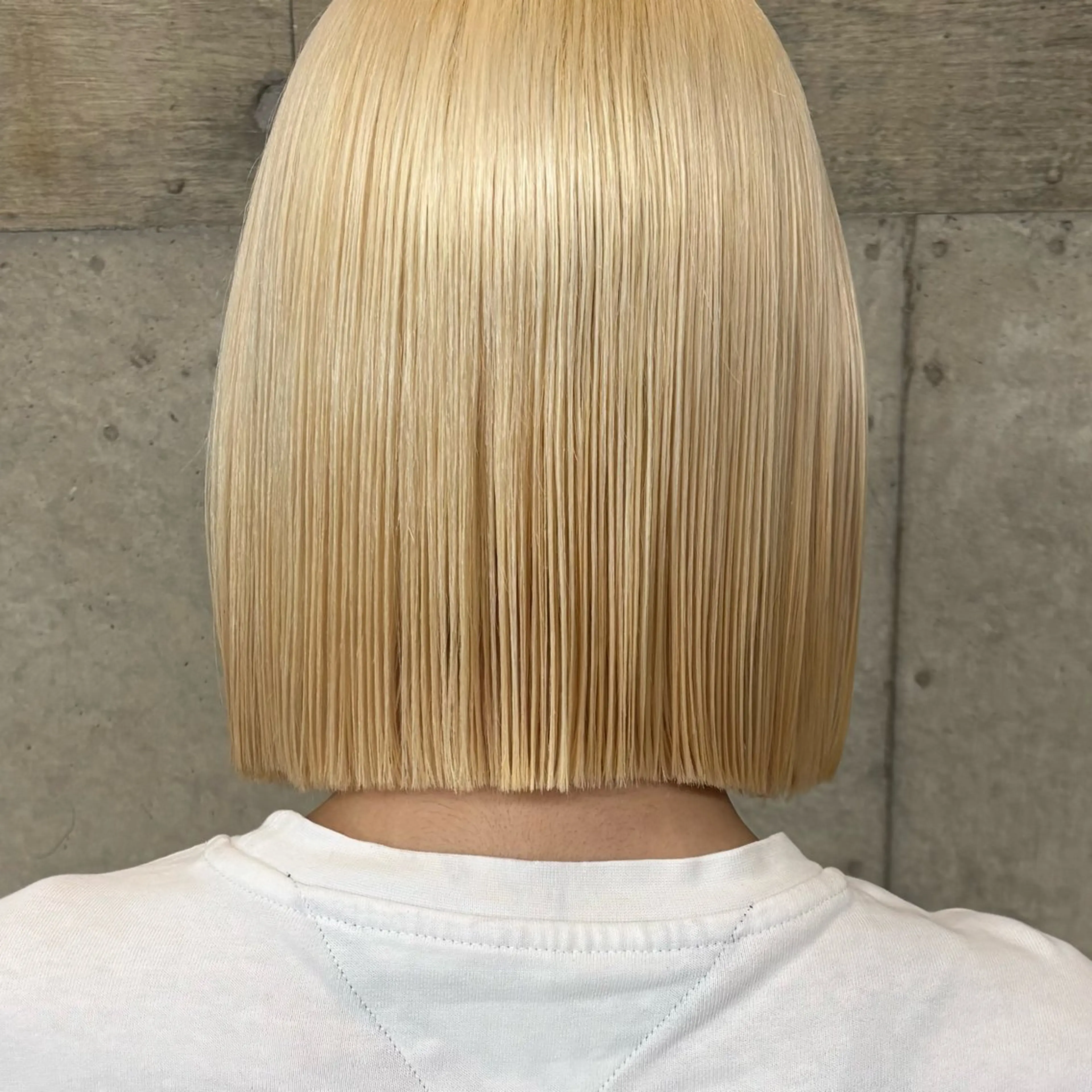 ショート 瑠己杏 :ボブ/ ハイトーンワンカラーのヘアスタイル