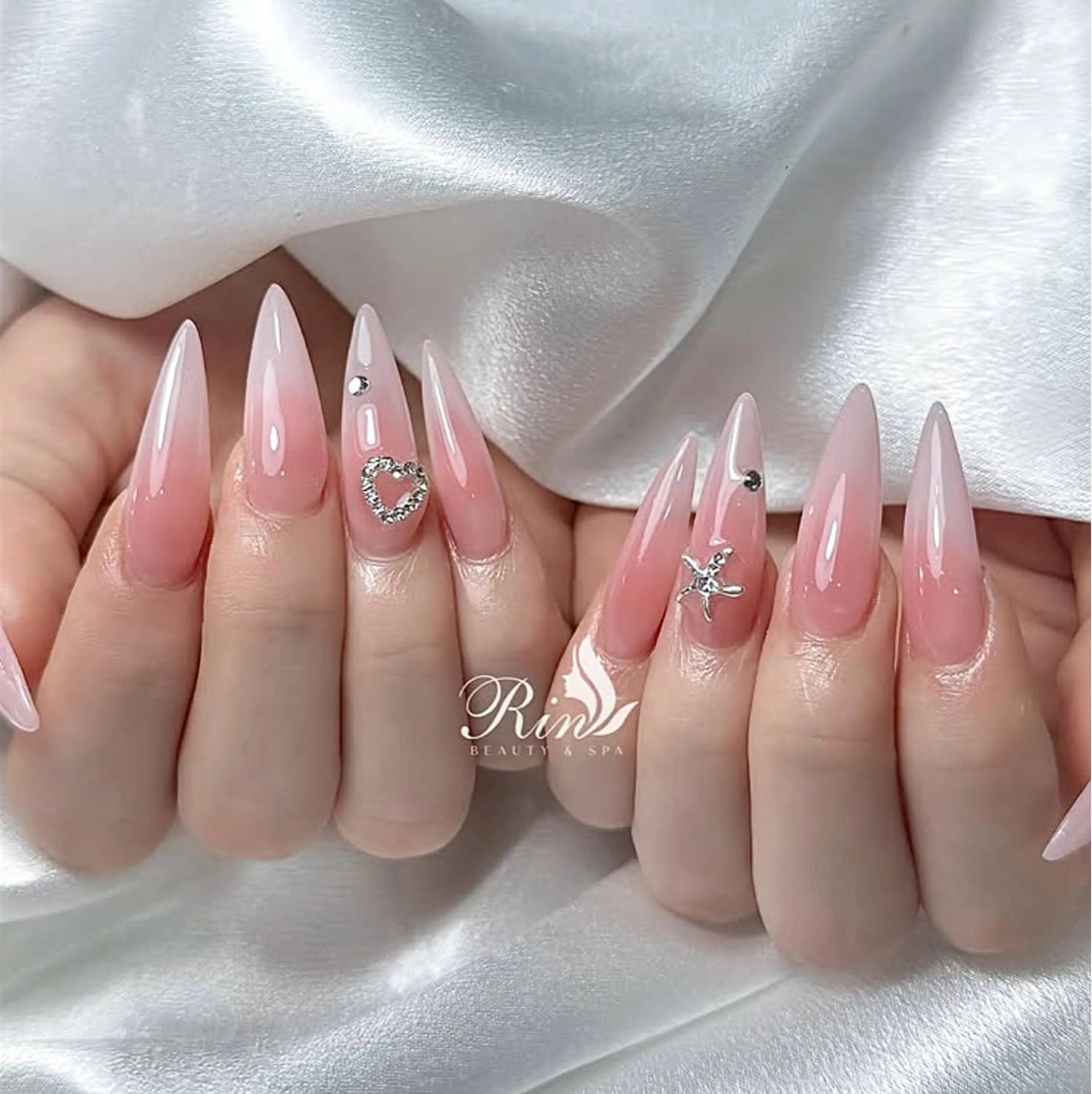 ネイル アートネイル 長さ出し ガーリー 韓国ネイル 持ち込み Rin Nail 新大久保店のネイルデザイン